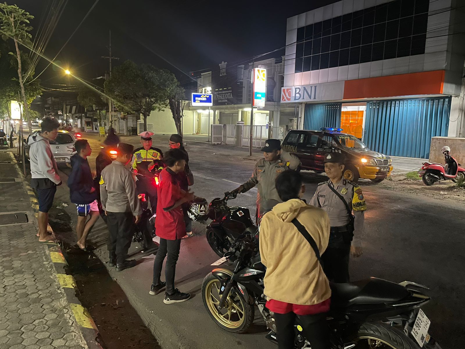Cegah Kejahatan Jalanan dan Balap Liar di Bulan Ramadhan, Polsek Warujayeng Tingkatkan Patroli Sahur