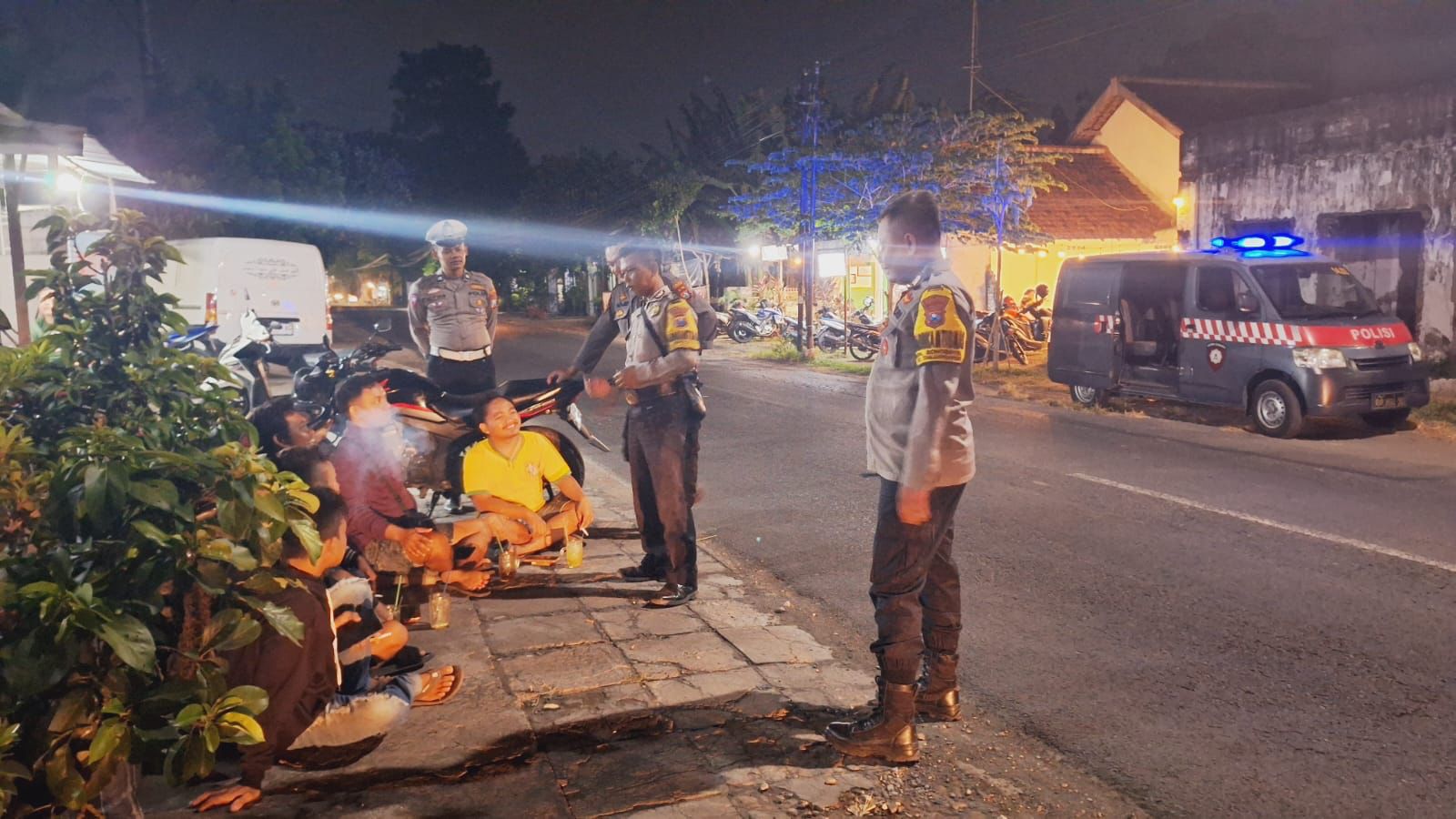 Cegah Balap Liar dan Gesekan Pemuda, Polsek Warujayeng Tingkatkan Patroli Sahur