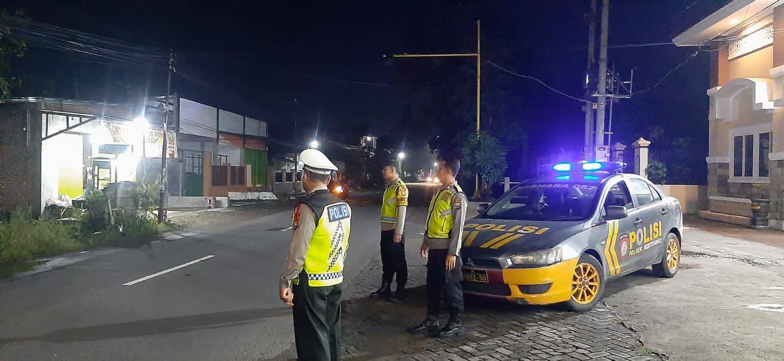 Cegah Tindak Kejahatan Jelang Sahur Polsek Kertosono Melaksanakan Patroli Pemukiman