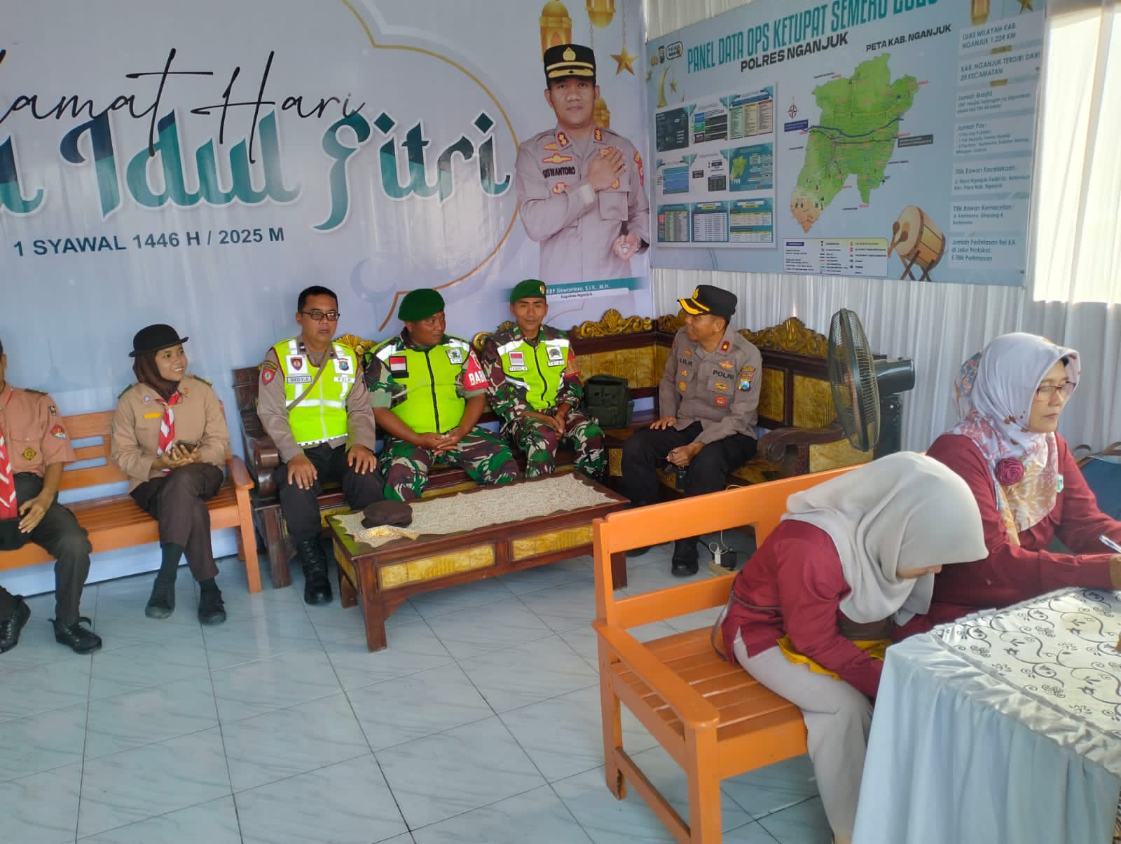 Kapolsek Warujayeng Kontrol dan Beri Arahan Petugas Pos Operasi Ketupat di Barong