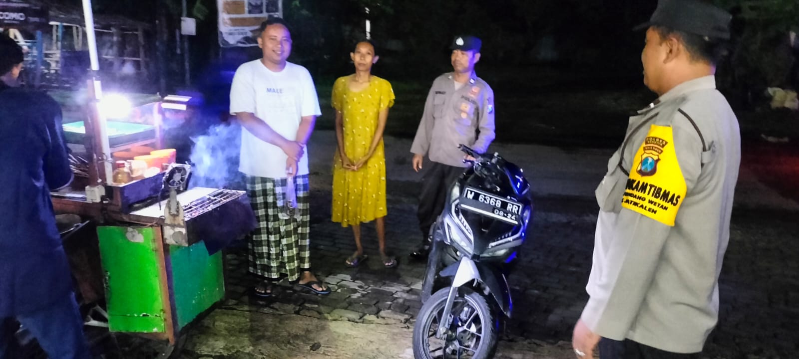Patroli Malam Hari, Kspkt Polsek Jatikalen Ajak Warga Masyarakat Aktif Jaga Kamtibmas