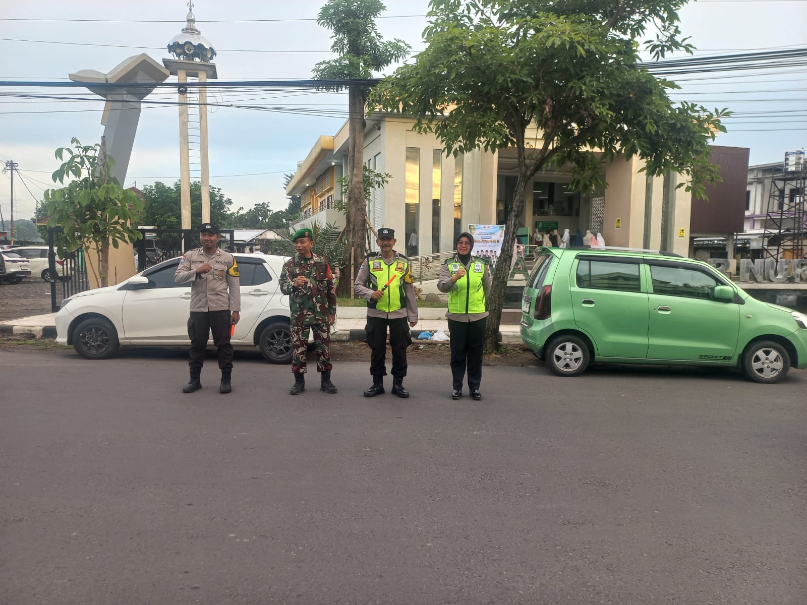 Polsek Warujayeng Lakukan Pengamanan Sholat Idul Fitri 1446 H