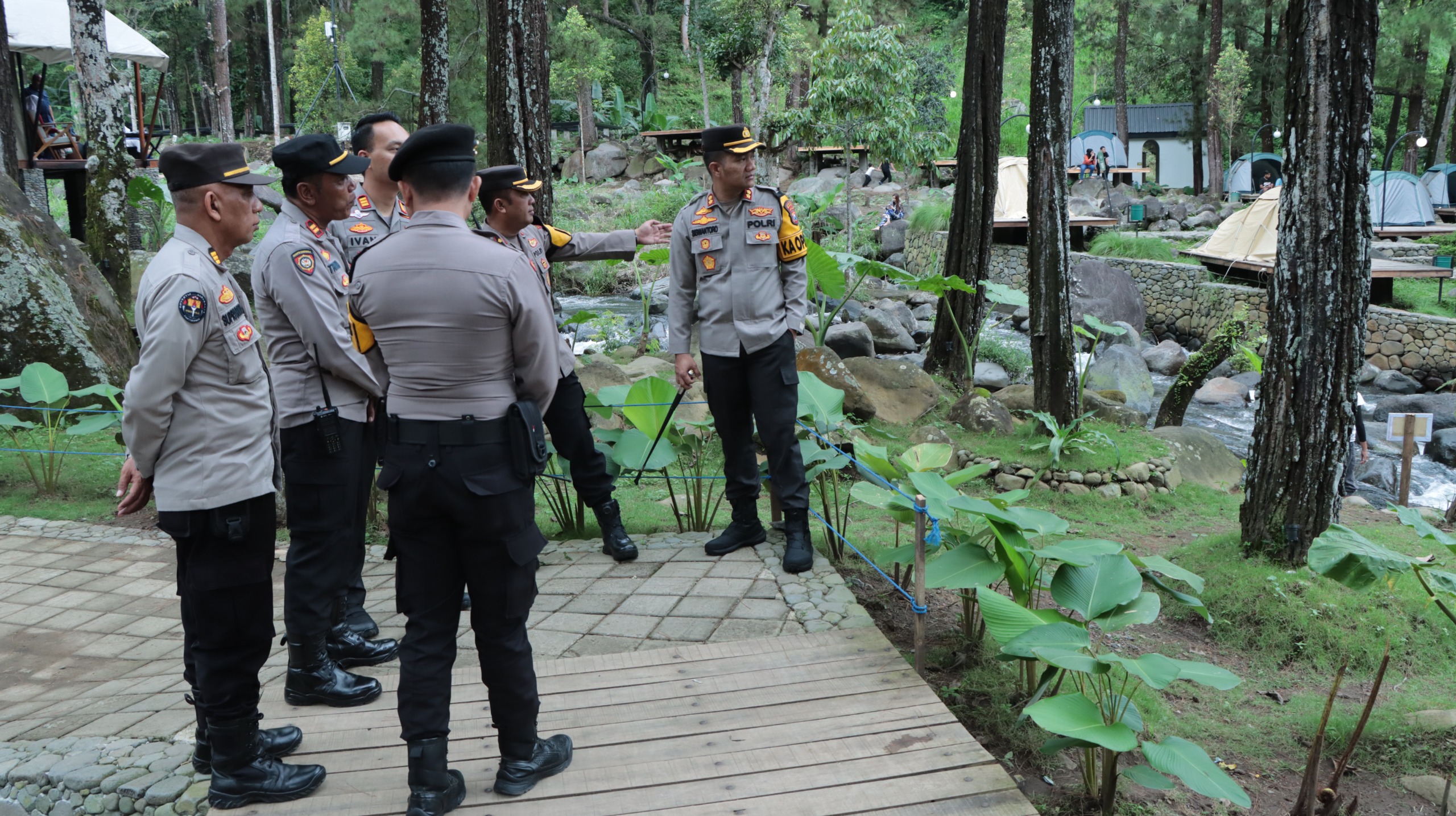 Libur Lebaran, Kapolres Pantau Wisata Jolotundo Pastikan Keamanan Pengunjung