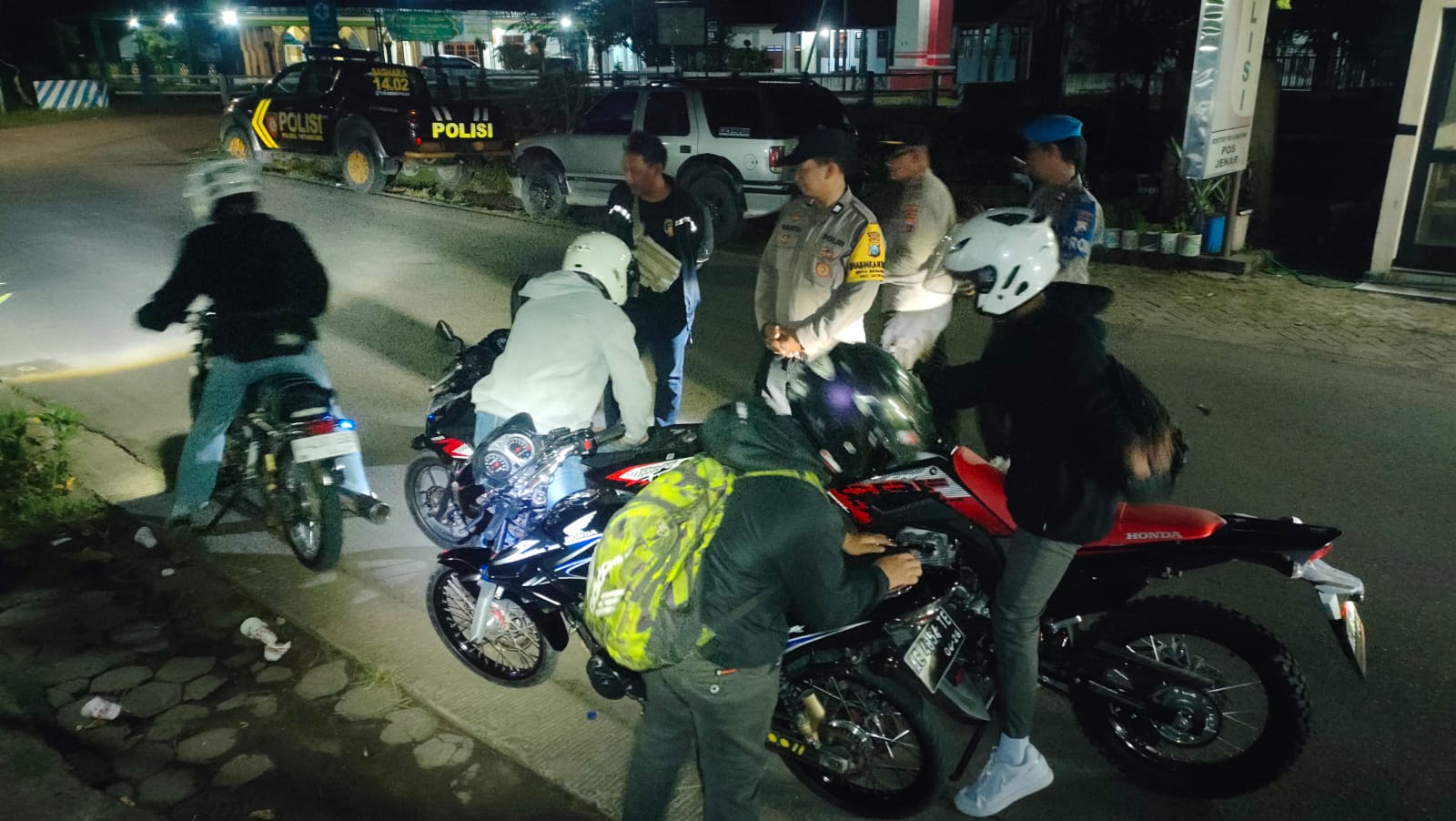 Polsek Jatikalen, Patroli Bersinggungan Polsek Patianrowo dengan Sat Samapta Jaga Kamtibmas di Jalan Raya Lengkong Patianrowo Untuk Aman