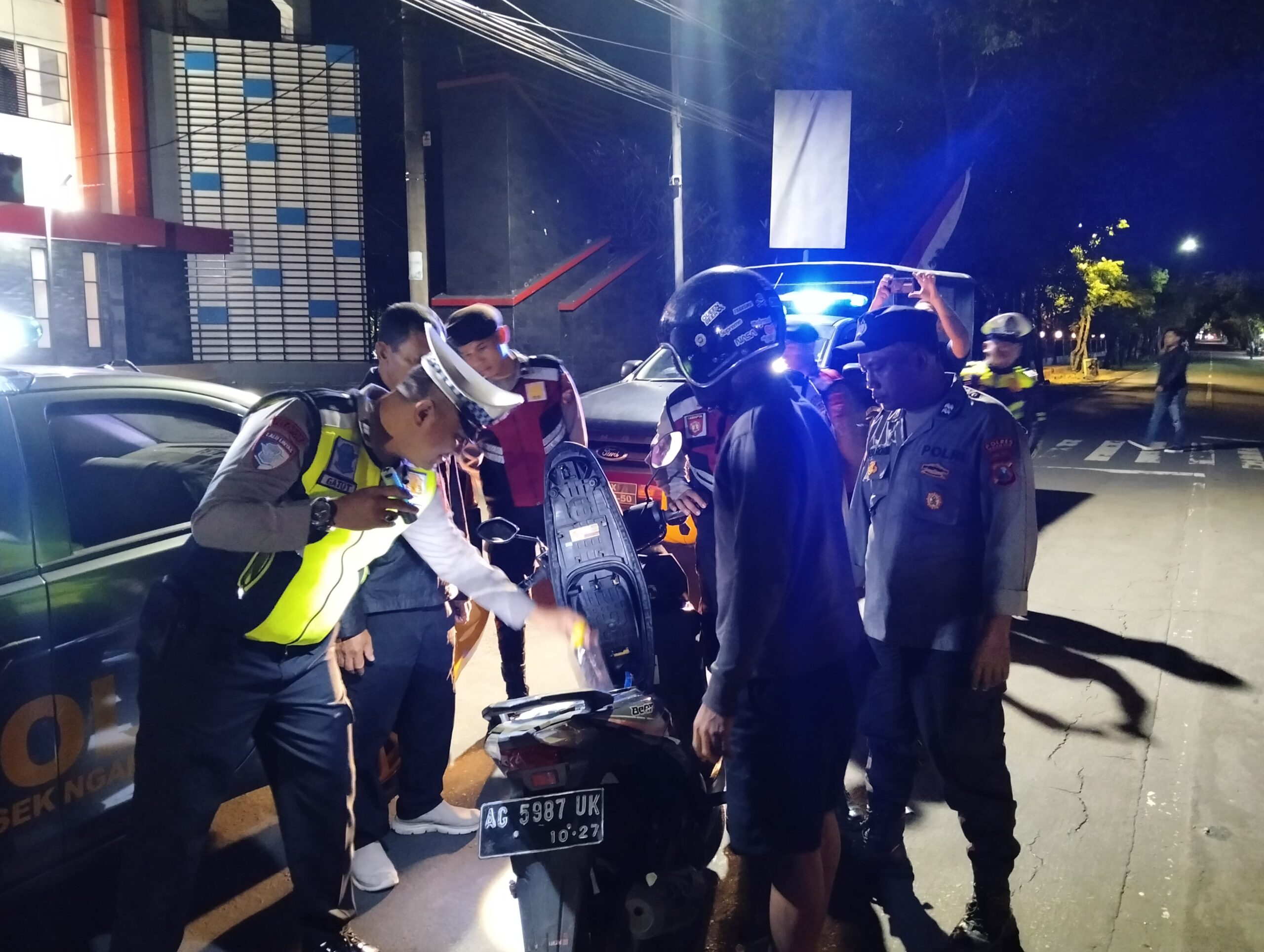 Patroli Skala Besar KRYD, Polres Nganjuk Terapkan Metode SREG hingga Dini Hari