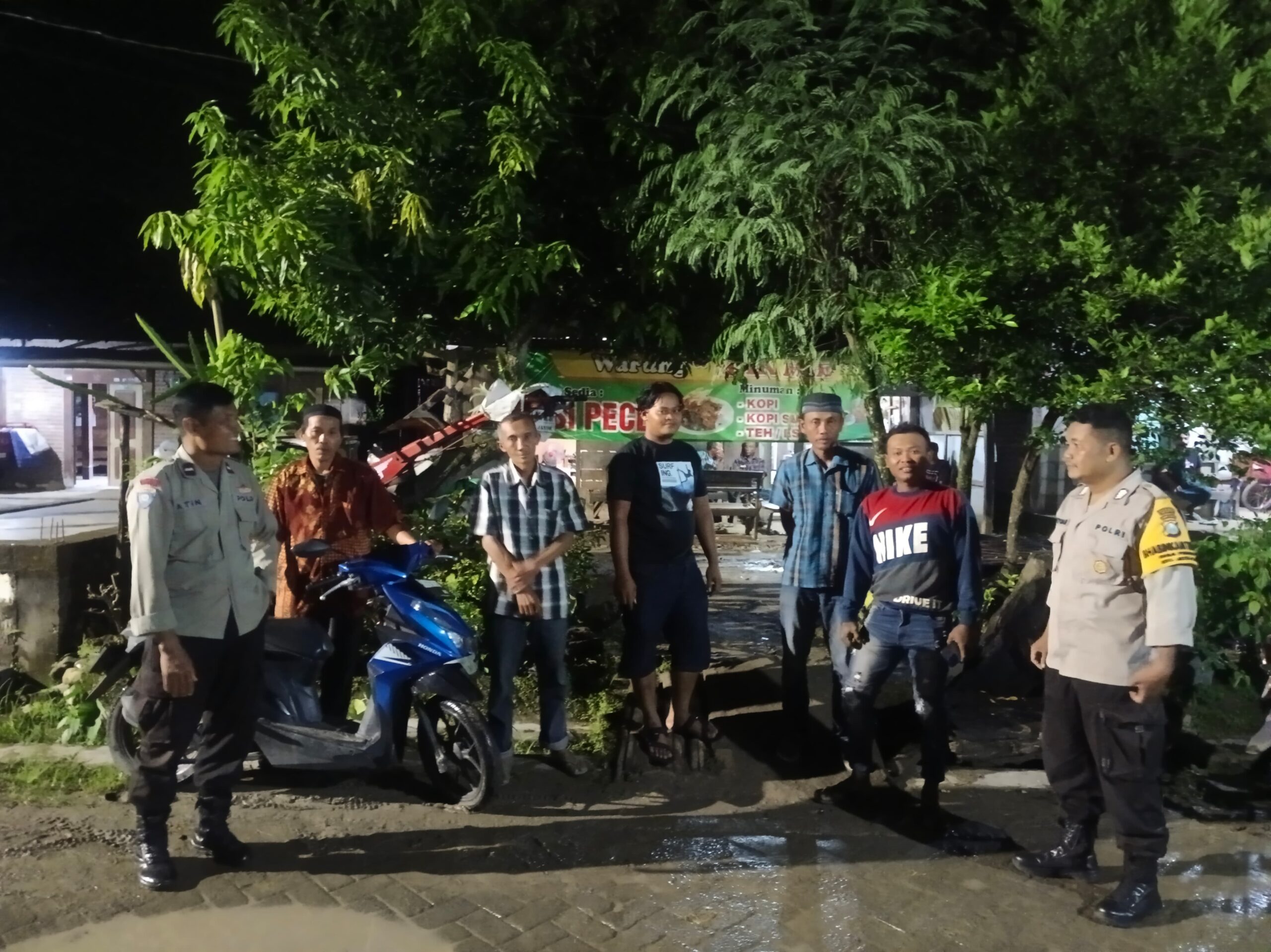 Polsek Jatikalen tingkatkan Patrol dialogis dengan Warga pasca Lebaran untuk jaga keamanan lingkungan