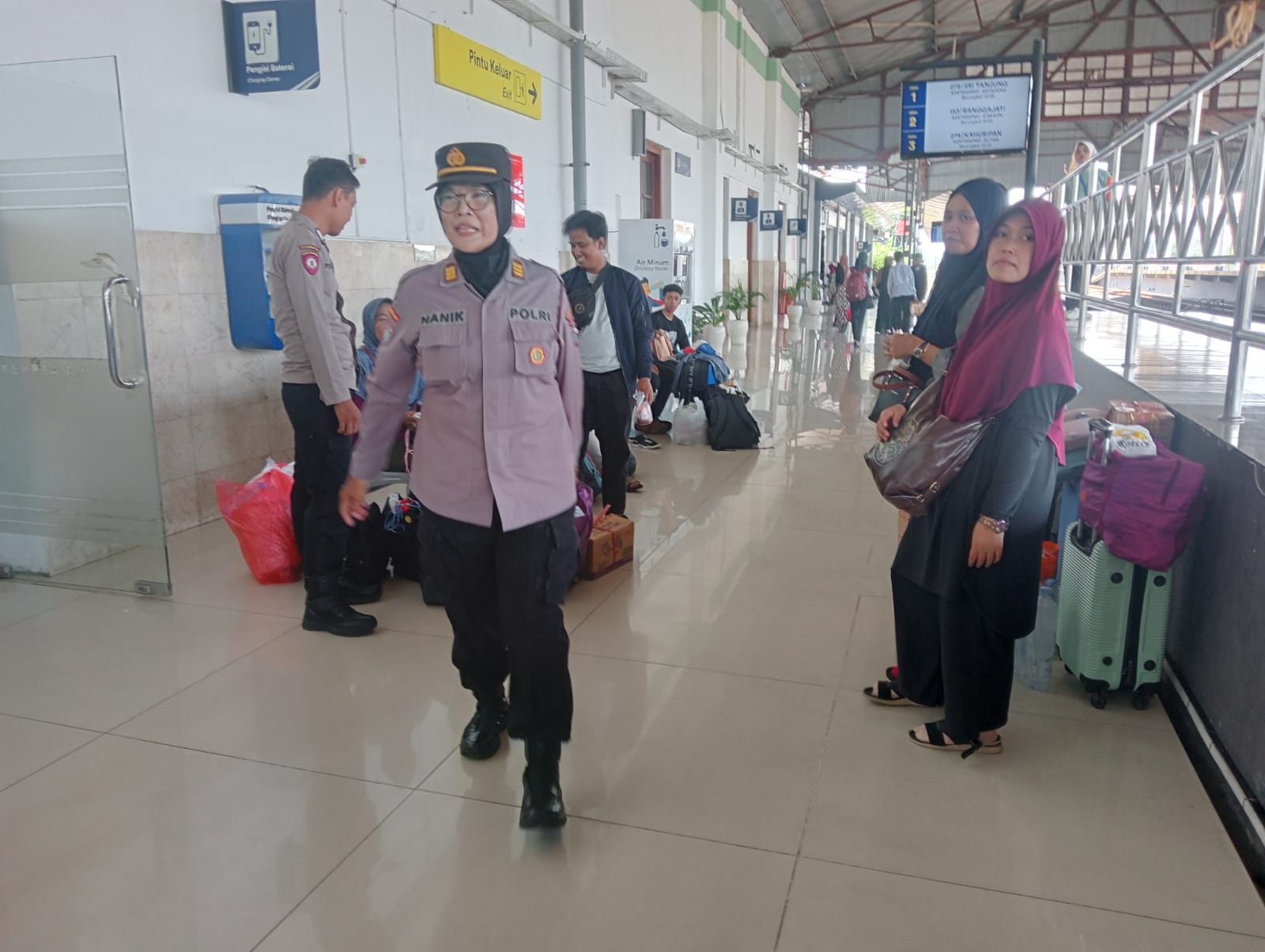 Arus Balik Lebaran Polsek Kertosono Patroli di Stasiun Kereta Api Kertosono