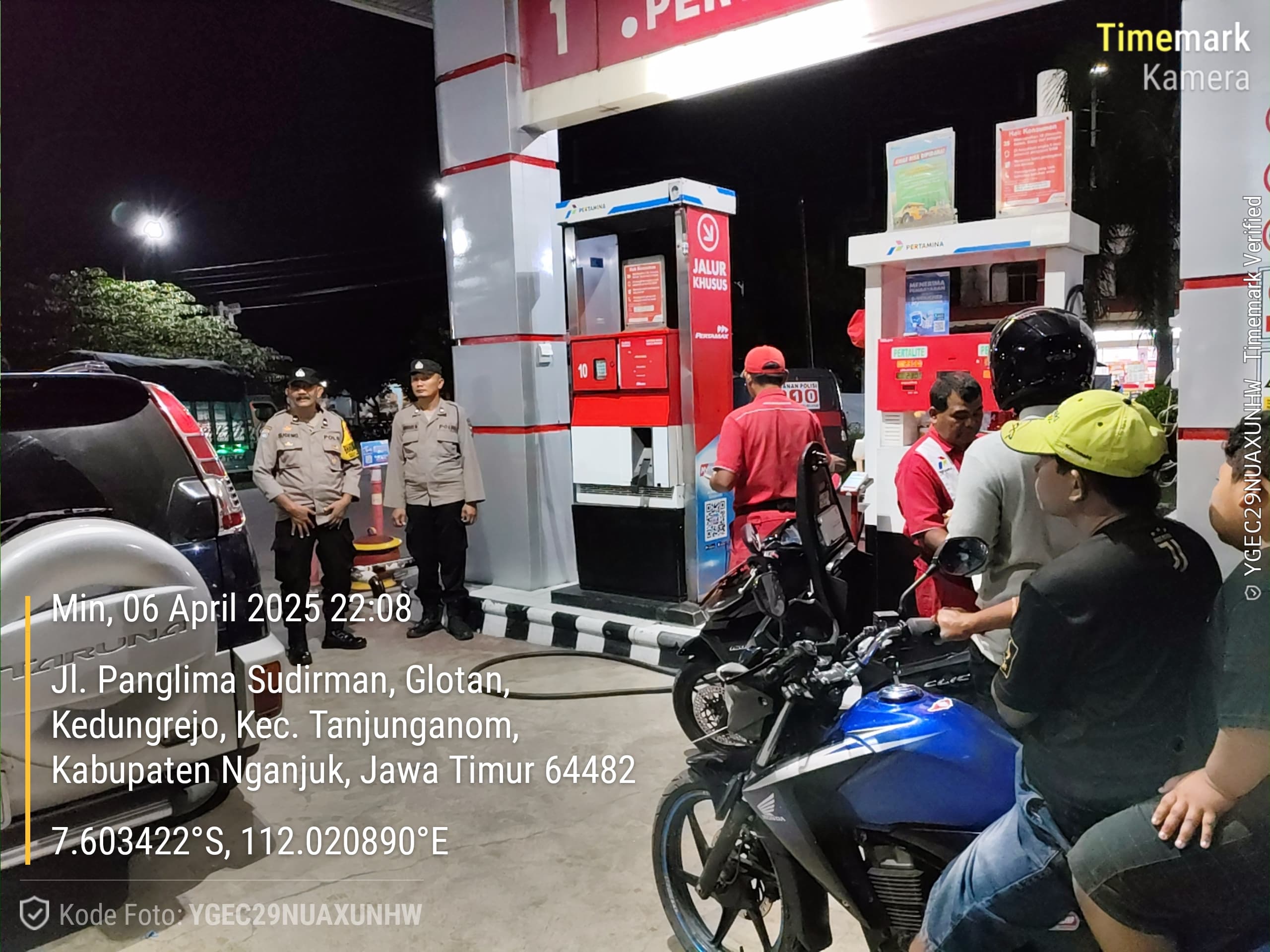 Patroli SPBU, Polsek Warujayeng Ajak Masyarakat Ikut Jaga Kamtibmas