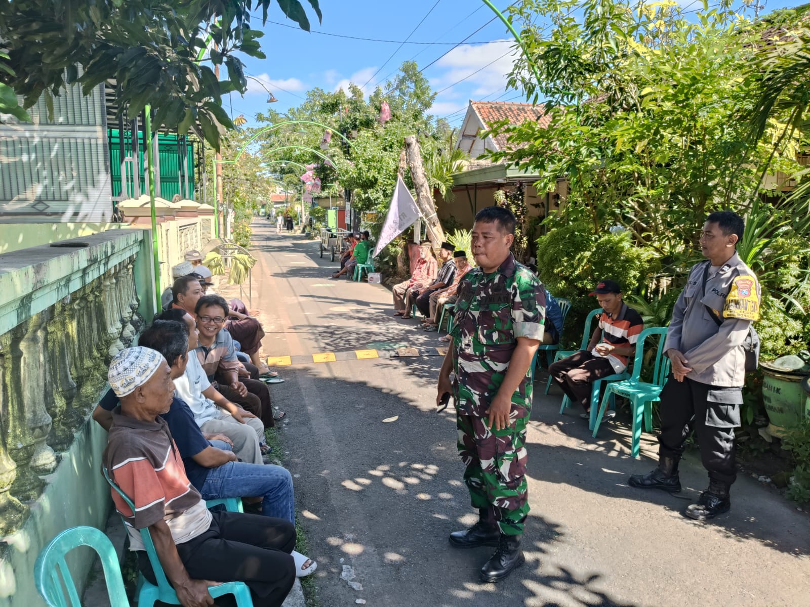 Bhabinkamtibmas Kelurahan Kauman dan Babinsa Hadiri Takziah Warga Binaan yang Meninggal Dunia