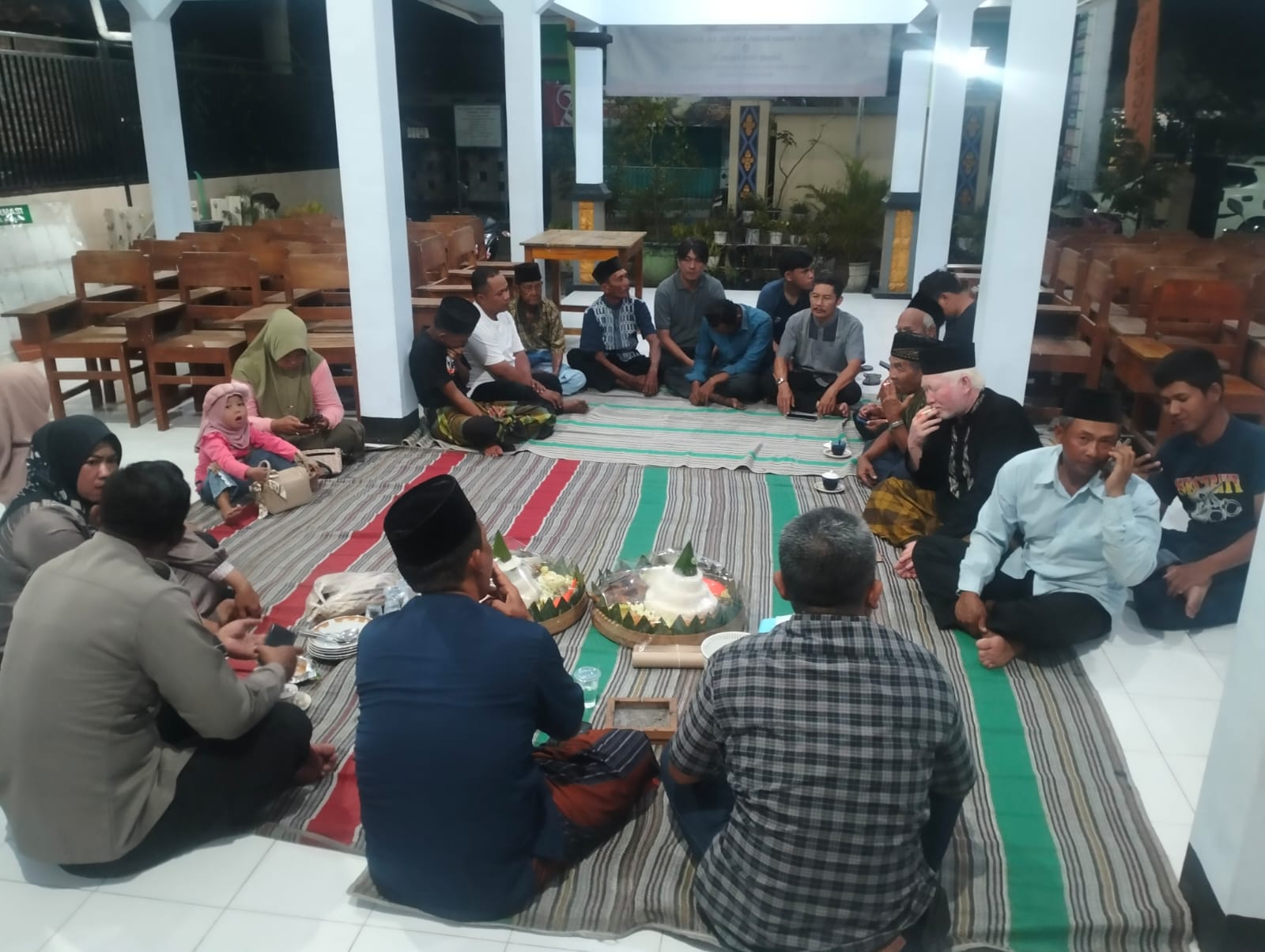Kapolsek Nganjuk Kota Hadiri Halal Bihalal dan Tasyakuran Hari Jadi Nganjuk ke-1088 di Desa Kedungdowo