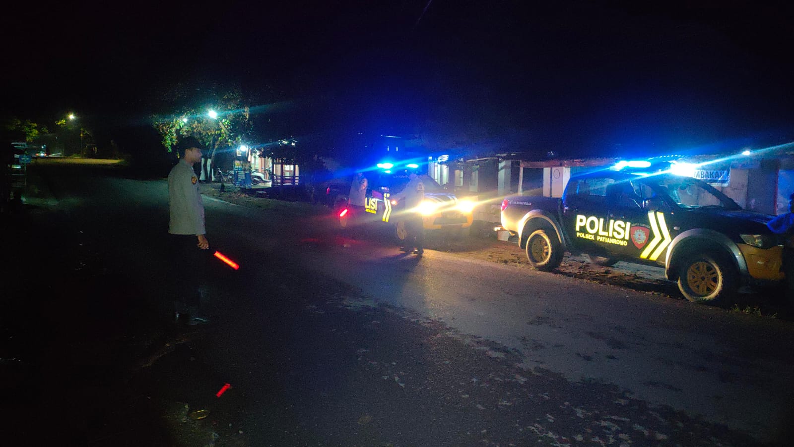 Polsek Jatikalen, Patroli Bersinggungan Polsek Patianrowo Jaga Kamtibmas di Jalan Raya Lengkong Patianrowo Untuk Aman