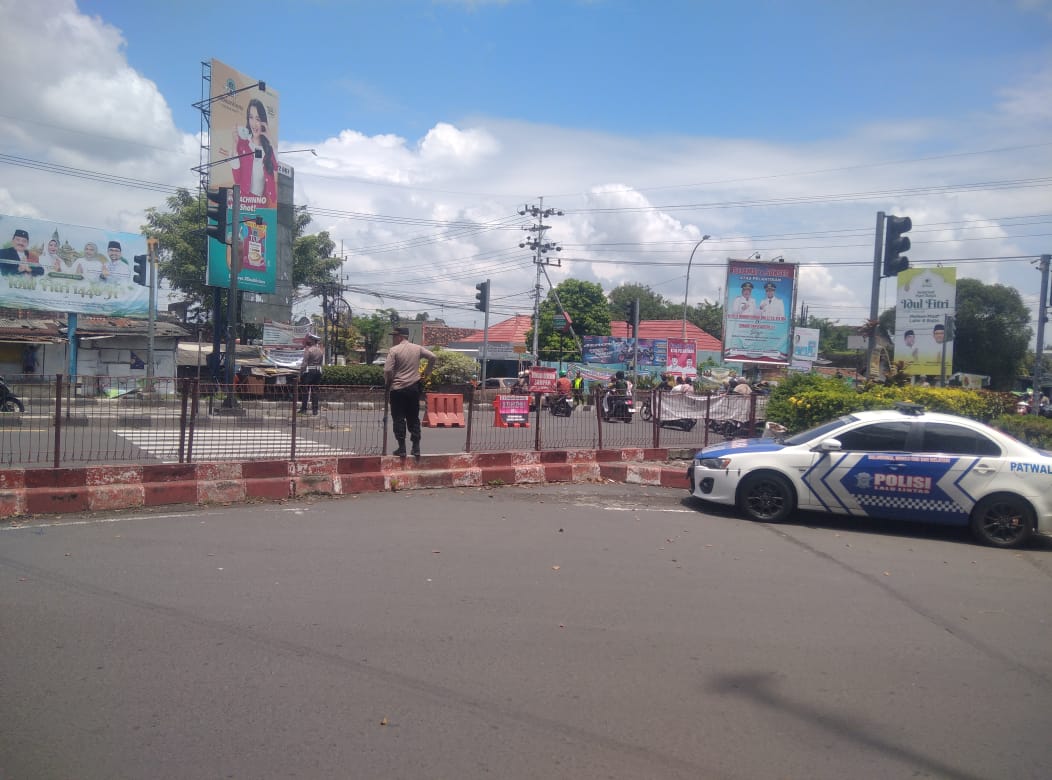 Kapolsek Kertosono Urai Kemacetan Saat Pengamanan Lebaran