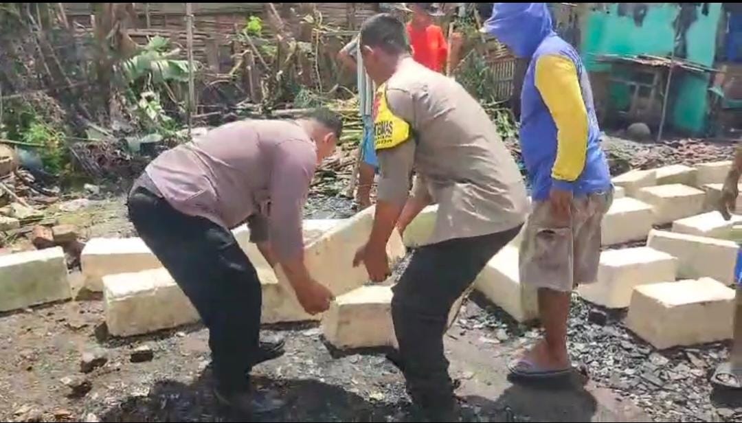 Polsek Bagor Bangun Kembali Rumah Korban Kebakaran di Banaranwetan