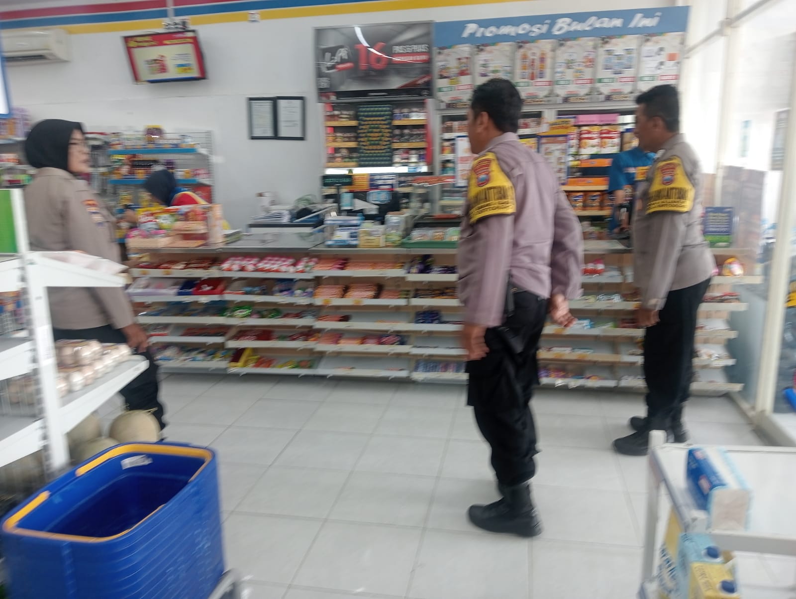 Polsek Kertosono Gelar Patroli di Toko Swalayan, Berikan Himbauan Kamtibmas Waspada Curanmor