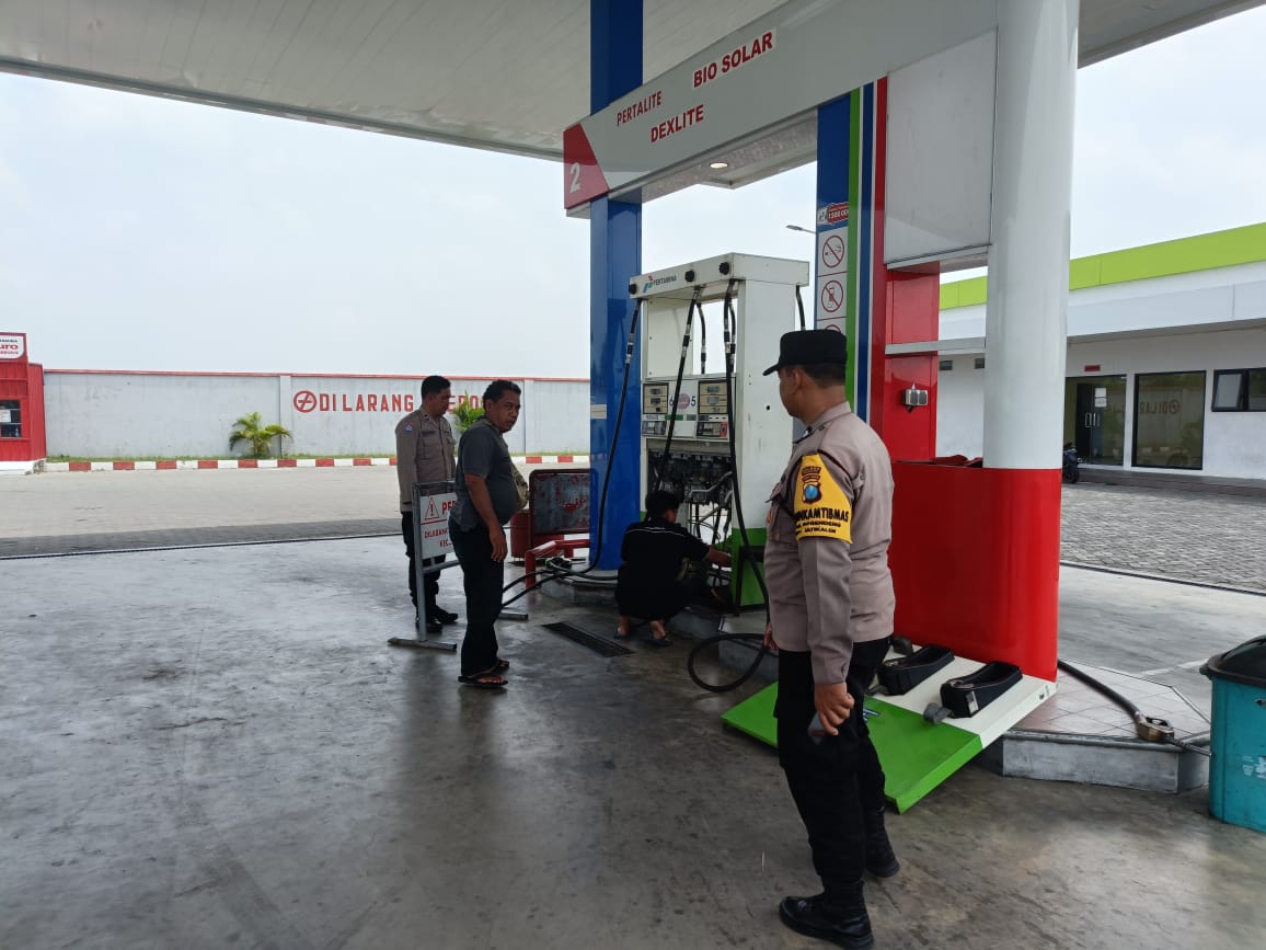 Polsek Jatikalen Intensifkan Patroli Dialogis ke SPBU untuk Ciptakan Suasana Kamtibmas yang Kondusif