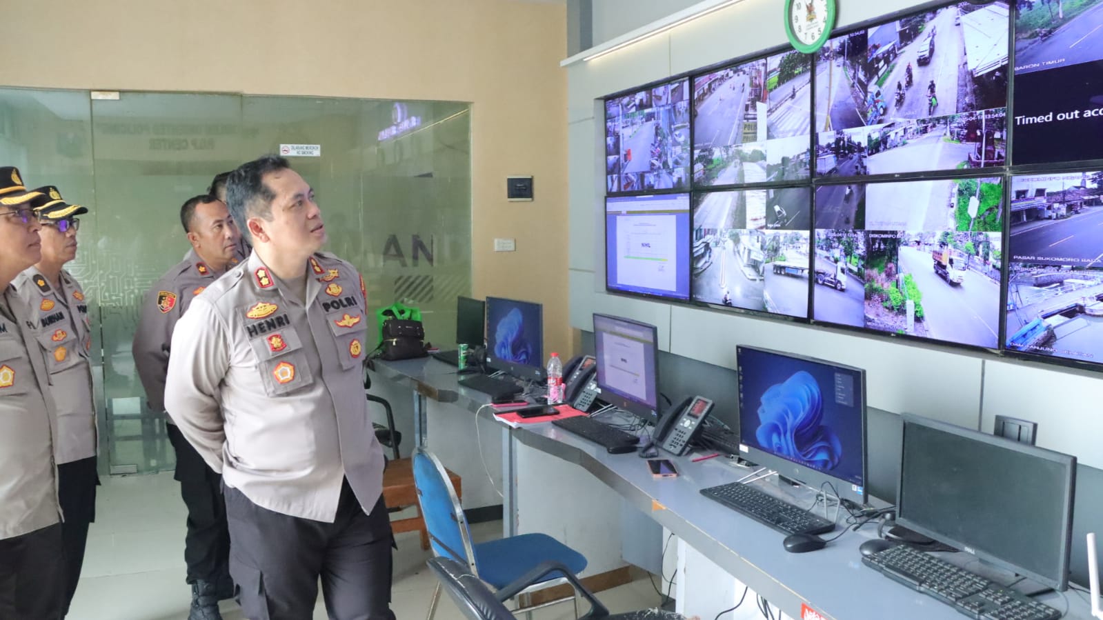 Pengecekan Pelayanan dan Command Center Polres Nganjuk, Kapolres Optimalkan Teknologi Jaga Kamtibmas Selama Libur Panjang