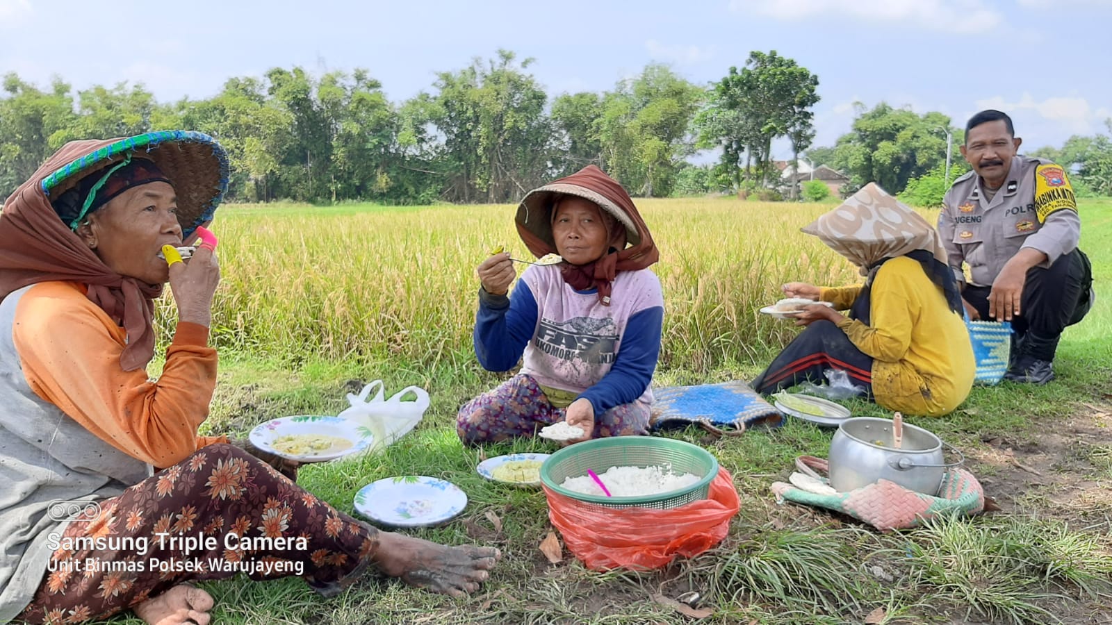 Bhabinkamtibmas Sidoharjo Kunjungi Warganya di Sawah, Dorong Peningkatan Produktivitas
