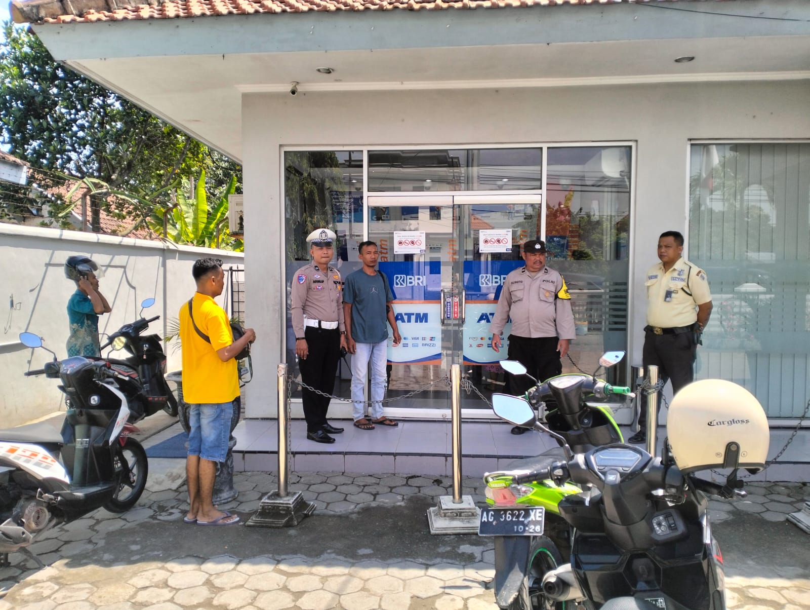 Cegah Curat dan Curanmor, Polsek Warujayeng Sampaikan Himbauan di Kantor Perbankan