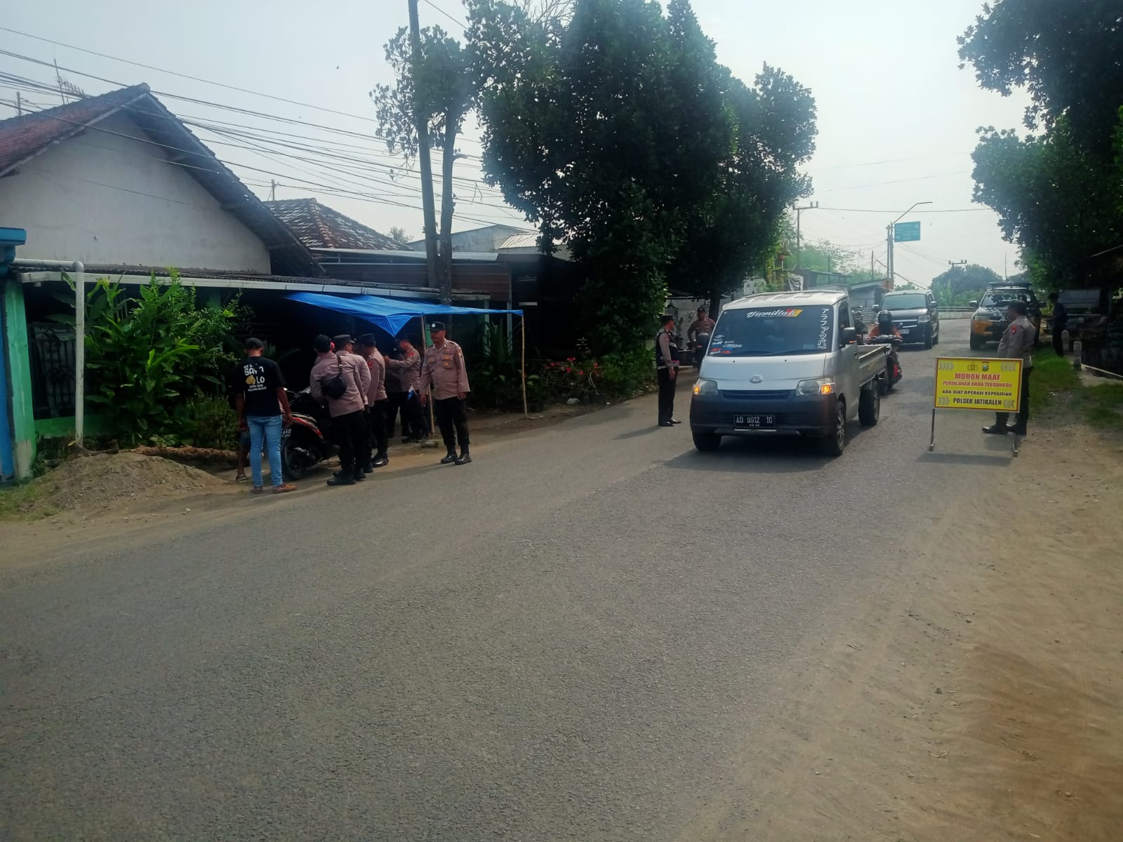 Polres Nganjuk Polsek Jatikalen Penyekatan Jalur Perbatasan Antar Wilayah Kec Jatikalen dengan Kec. Plandaan Kab. Jombang
