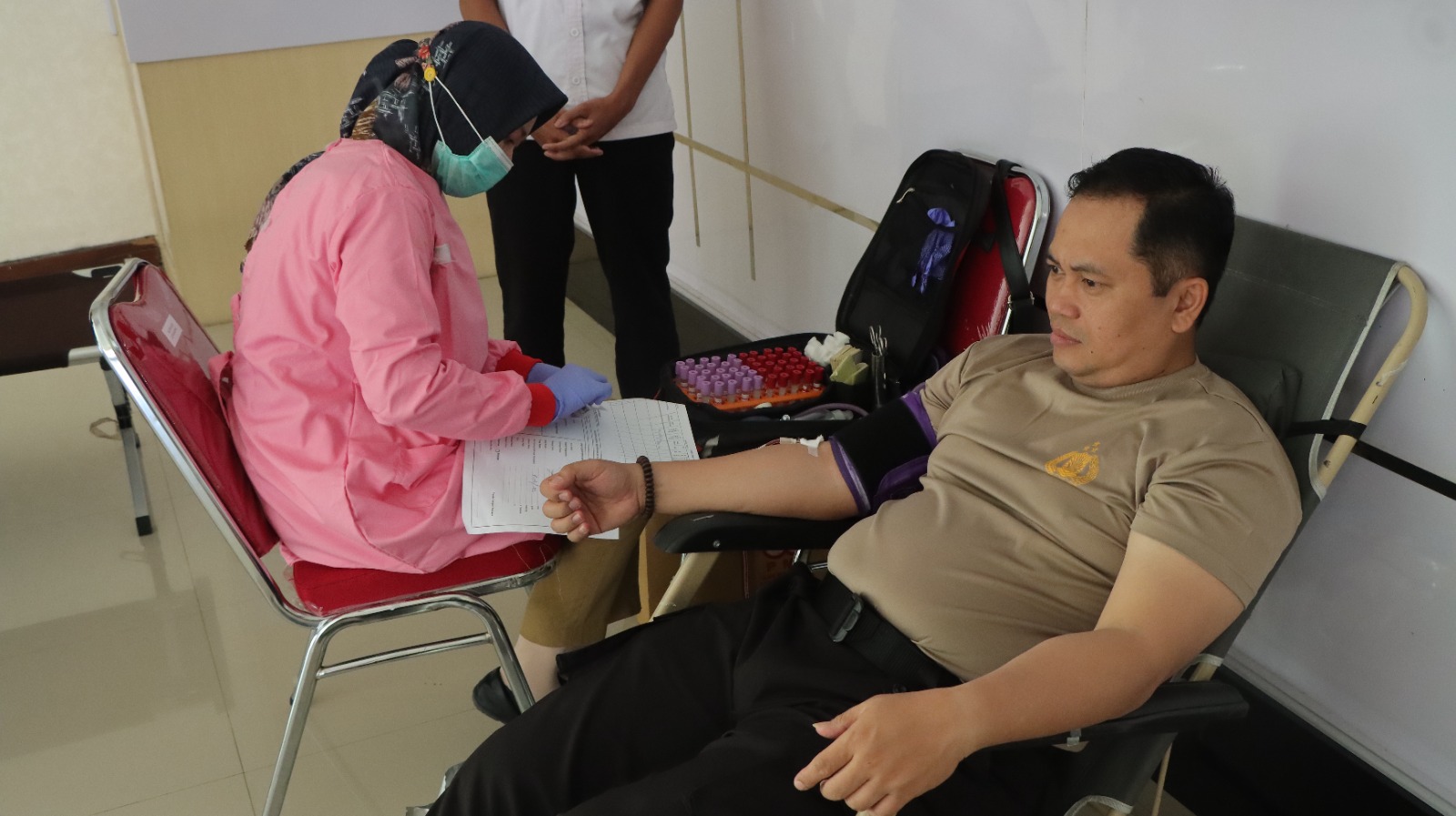 Donor Darah Kartini: Aksi Peduli Polwan dan ASN Polres Nganjuk