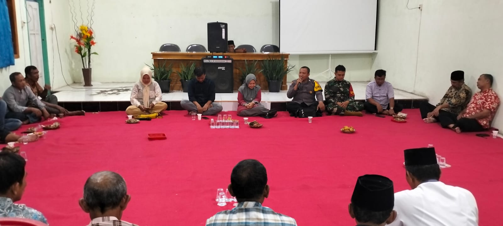 Bhabinkamtibmas Kelurahan Ganungkidul Hadiri Rapat Koordinasi Bersama Tiga Pilar dan Tokoh Masyarakat