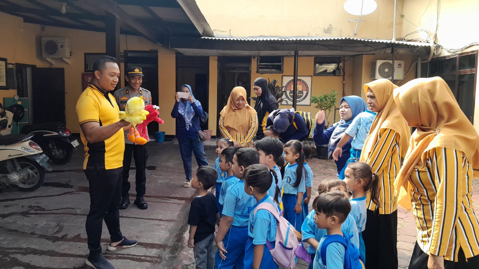 Polisi Sahabat Anak, Polsek Nganjuk Kota Terima Kunjungan Siswa KB PKK Kabupaten Nganjuk