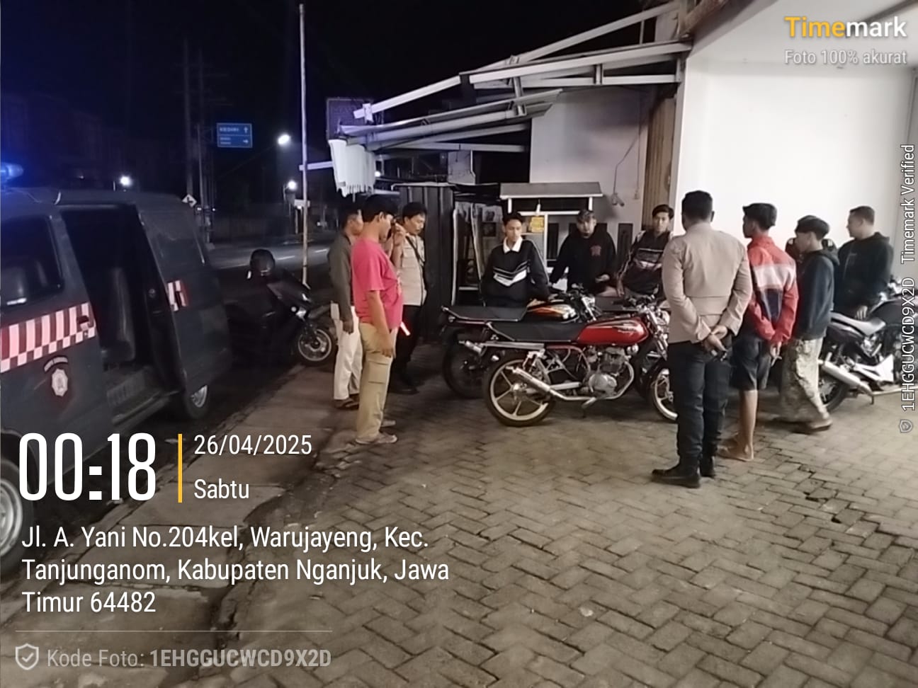 Polsek Warujayeng Himbau Pemuda Nongkrong di Emperan Toko untuk Hindari Balap Liar