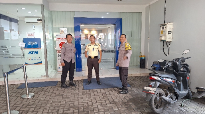 Cegah Tindak Kejahatan di ATM Patroli Polsek Kertosono Berikan Himbauan Kamtibmas