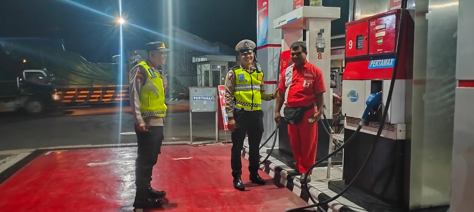 Patroli SPBU, Polsek Warujayeng Himbau Masyarakat Ikut Jaga Kamtibmas