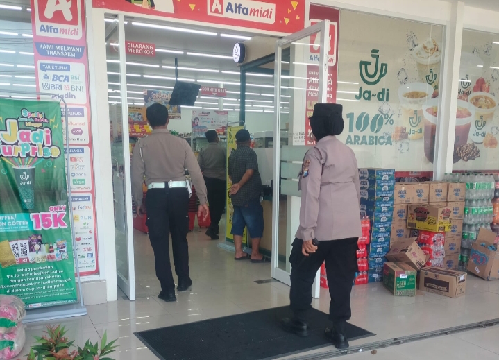 Polsek Kertosono Gelar Patroli di Toko Swalayan, Berikan Himbauan Kamtibmas Waspada Curanmor