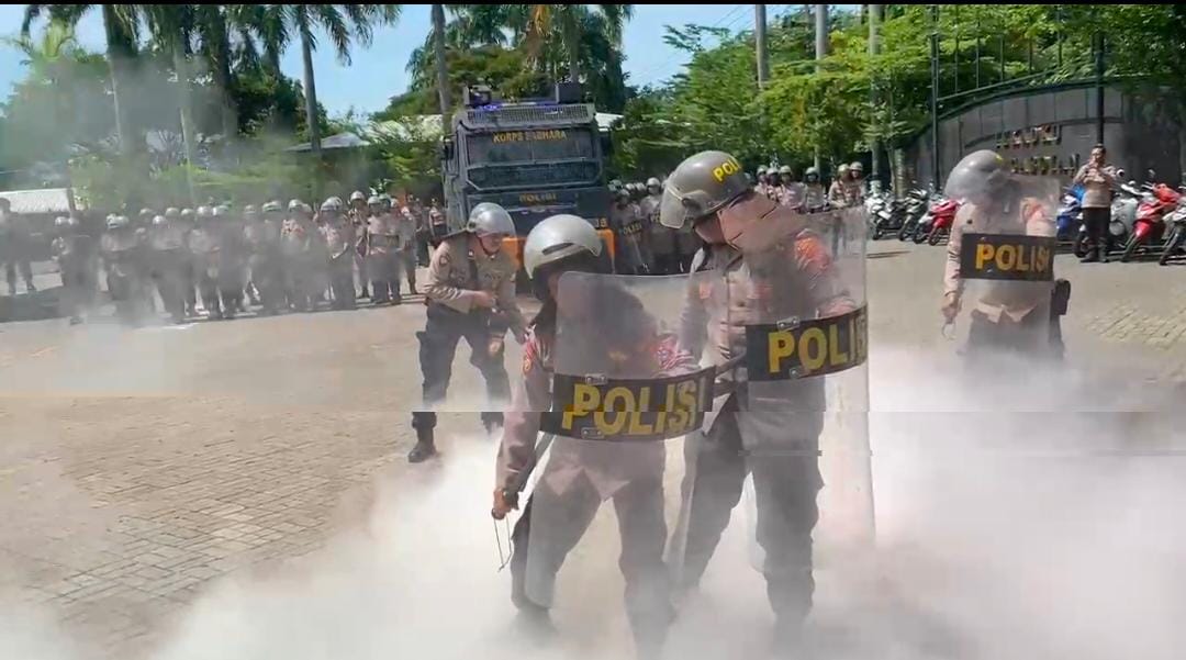 Polres Nganjuk Cek Kesiapan Personel dan peralatan Dalmas Sambut Hari Buruh 2025