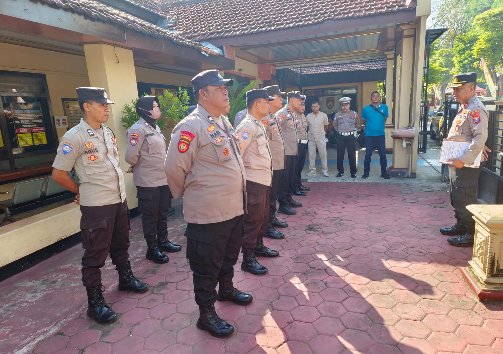 Kapolsek Nganjuk Kota Pimpin Apel Siaga May Day di Mako Polsek