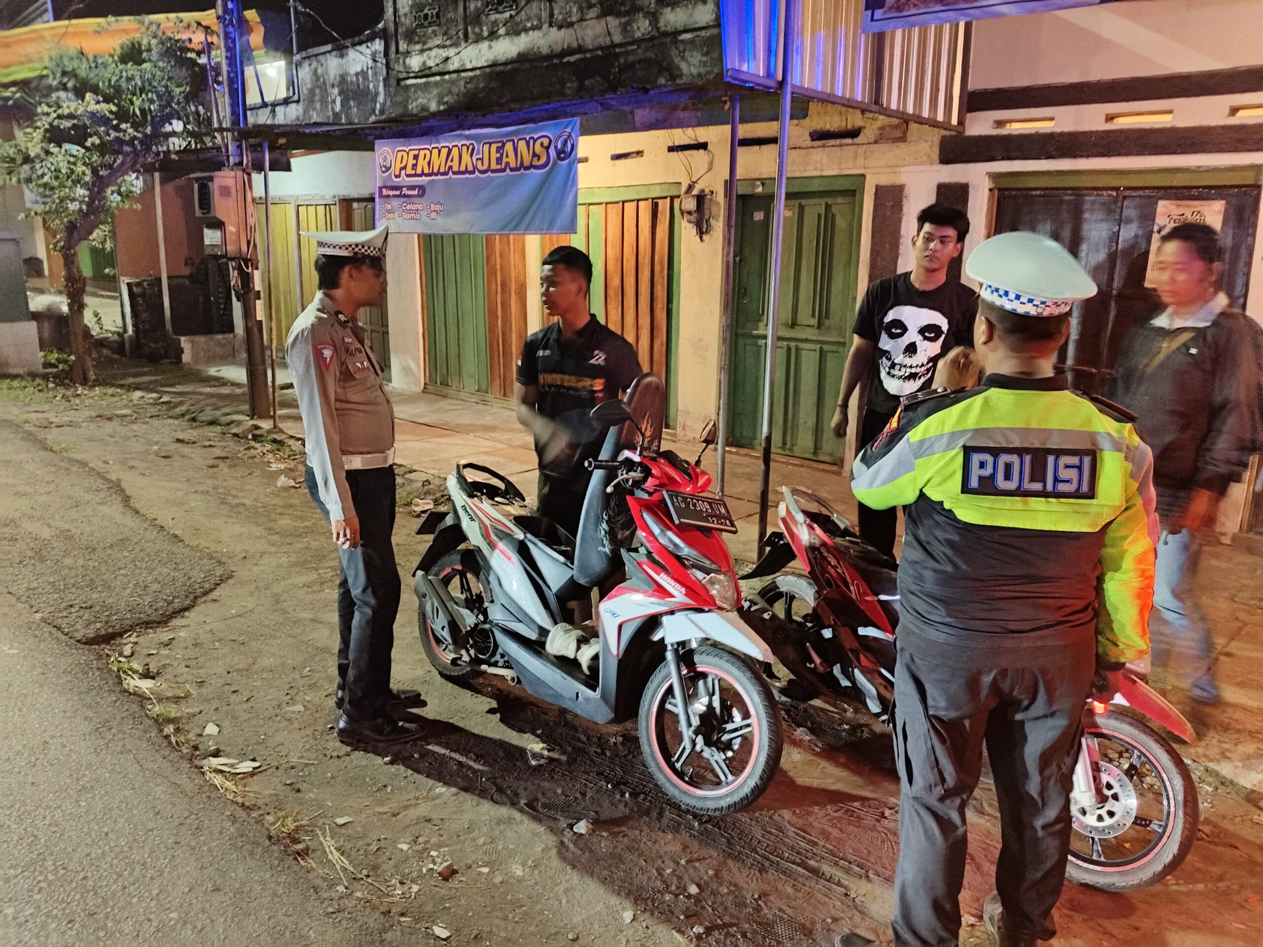 Serius Cegah Kejahatan Jalanan, Polsek Warujayeng Intensifkan Razia SREG