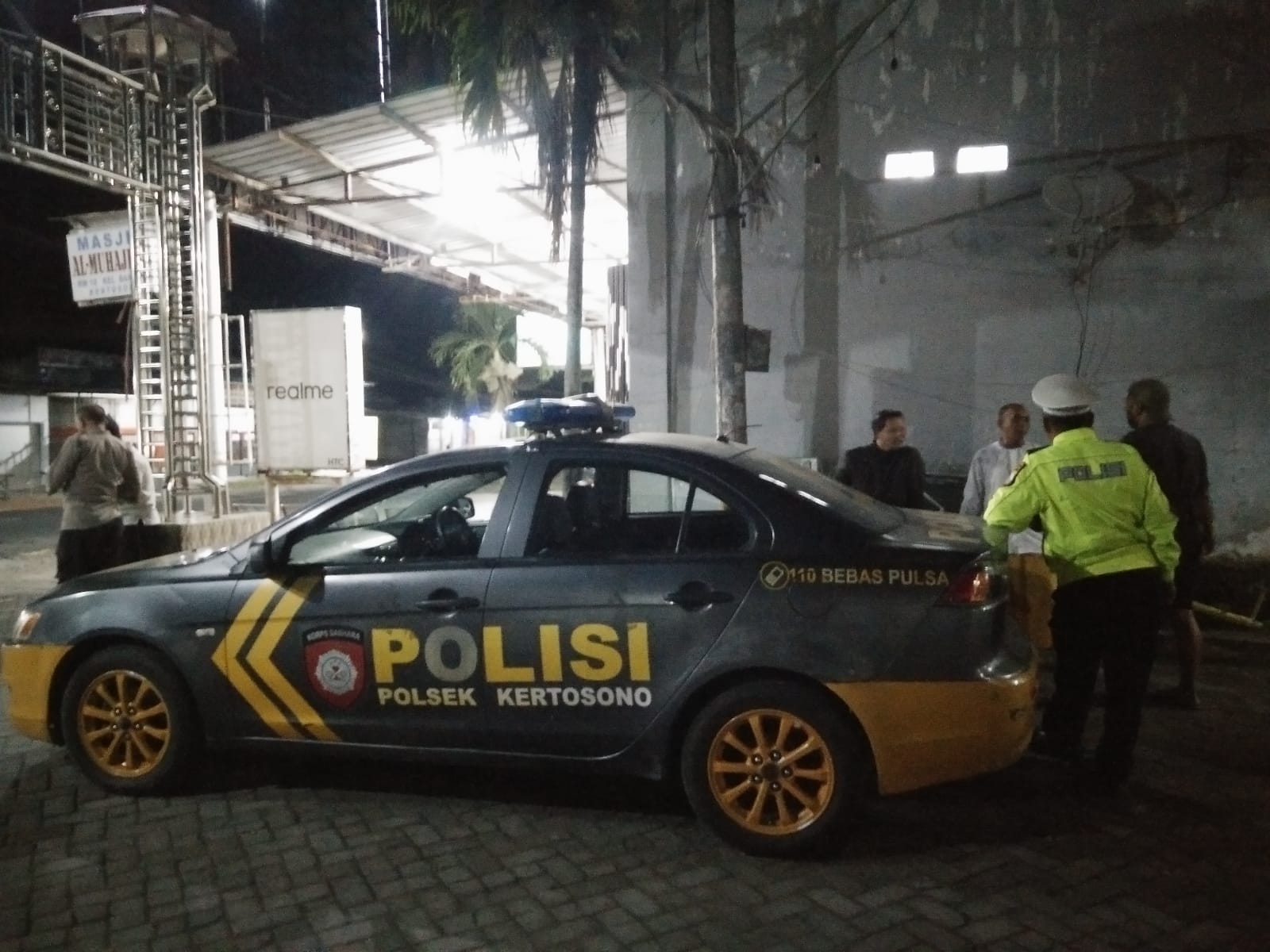 Patroli Pemukiman Cegah Tindak Kejahatan Saat Dini Hari