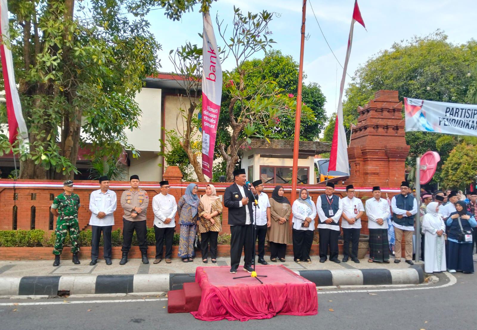 Polres Nganjuk Kawal Ketat Pemberangkatan Jamaah Haji Kloter 07 Tahun 1446 H/2025 M