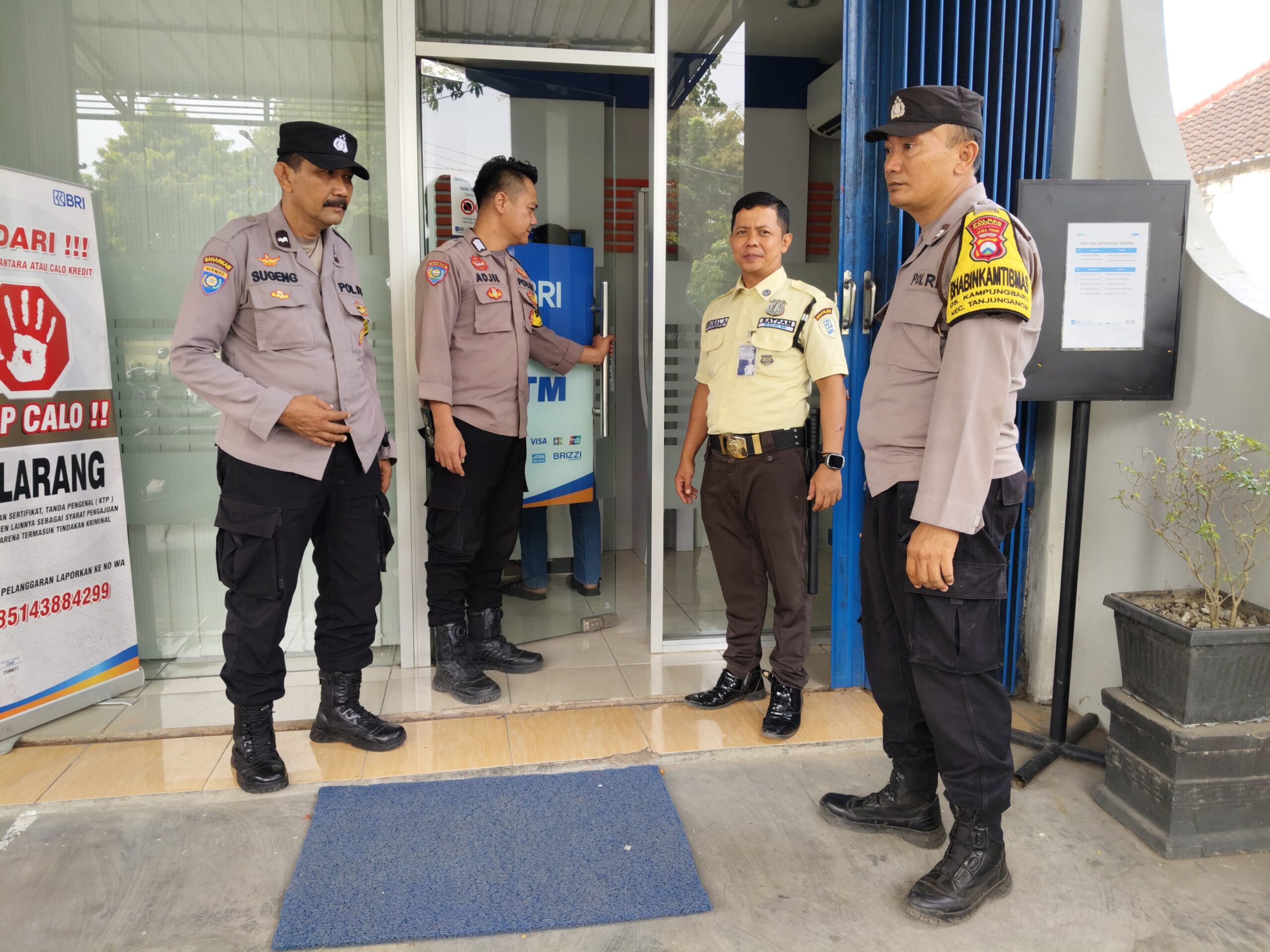 Polsek Warujayeng Gelar Patroli Perbankan Saat Libur Akhir Pekan