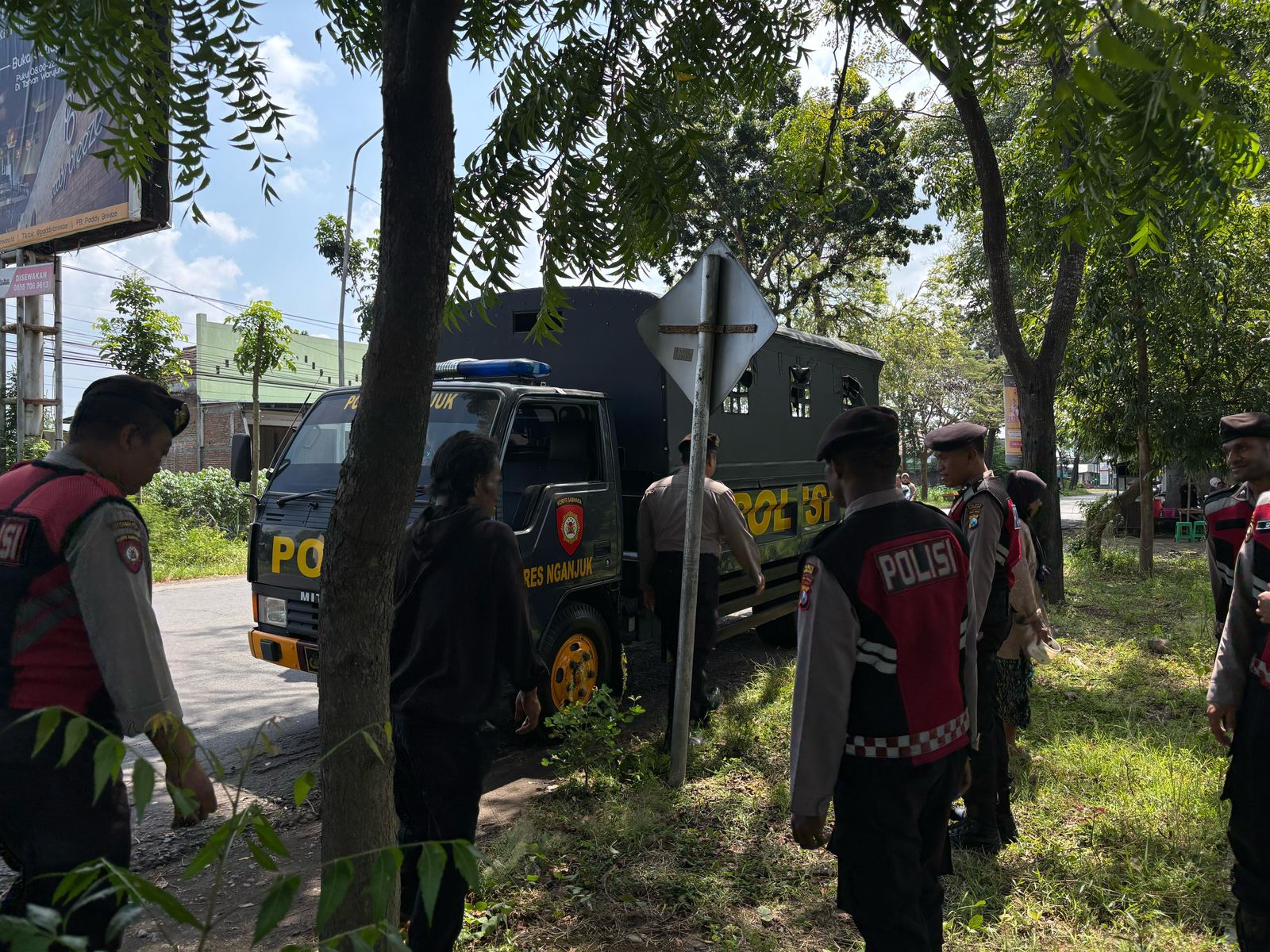Polres Nganjuk Tertibkan Premanisme, Amankan Pengamen di Lampu Merah Jlumpang