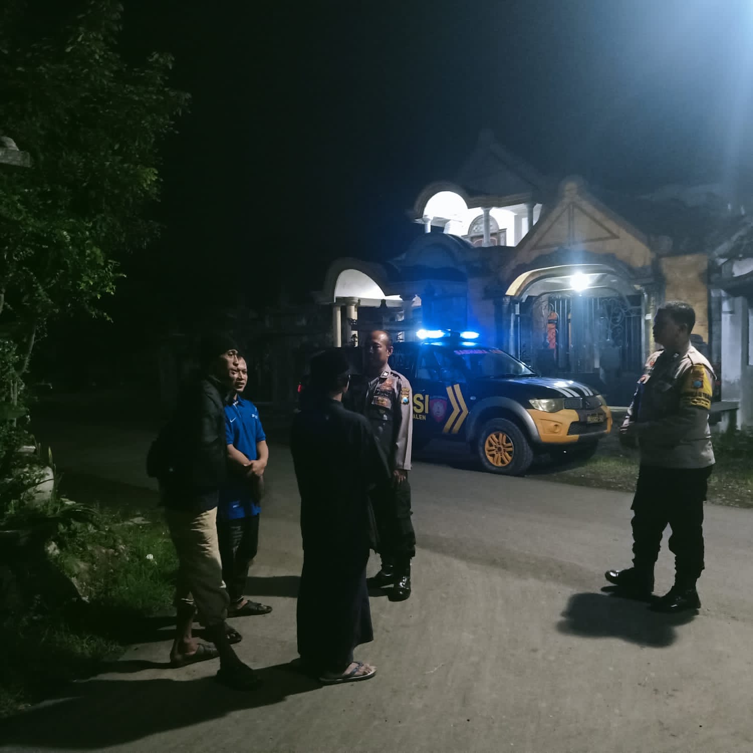 Berikan Rasa Aman, Polsek Jatikalen Gelar Patroli Dialogis Di Malam Hari