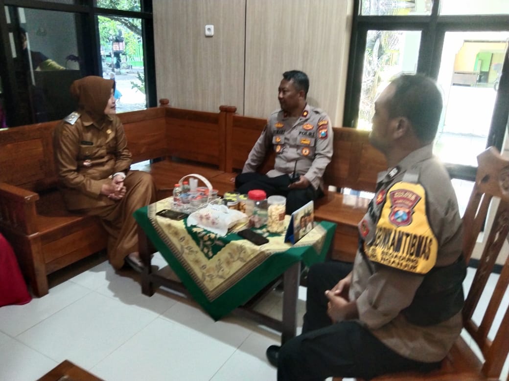 Perkuat Sinergisitas, Kapolsek Nganjuk Kota Laksanakan Sambang Kamtibmas dan Silaturahmi ke Kantor Kelurahan Begadung