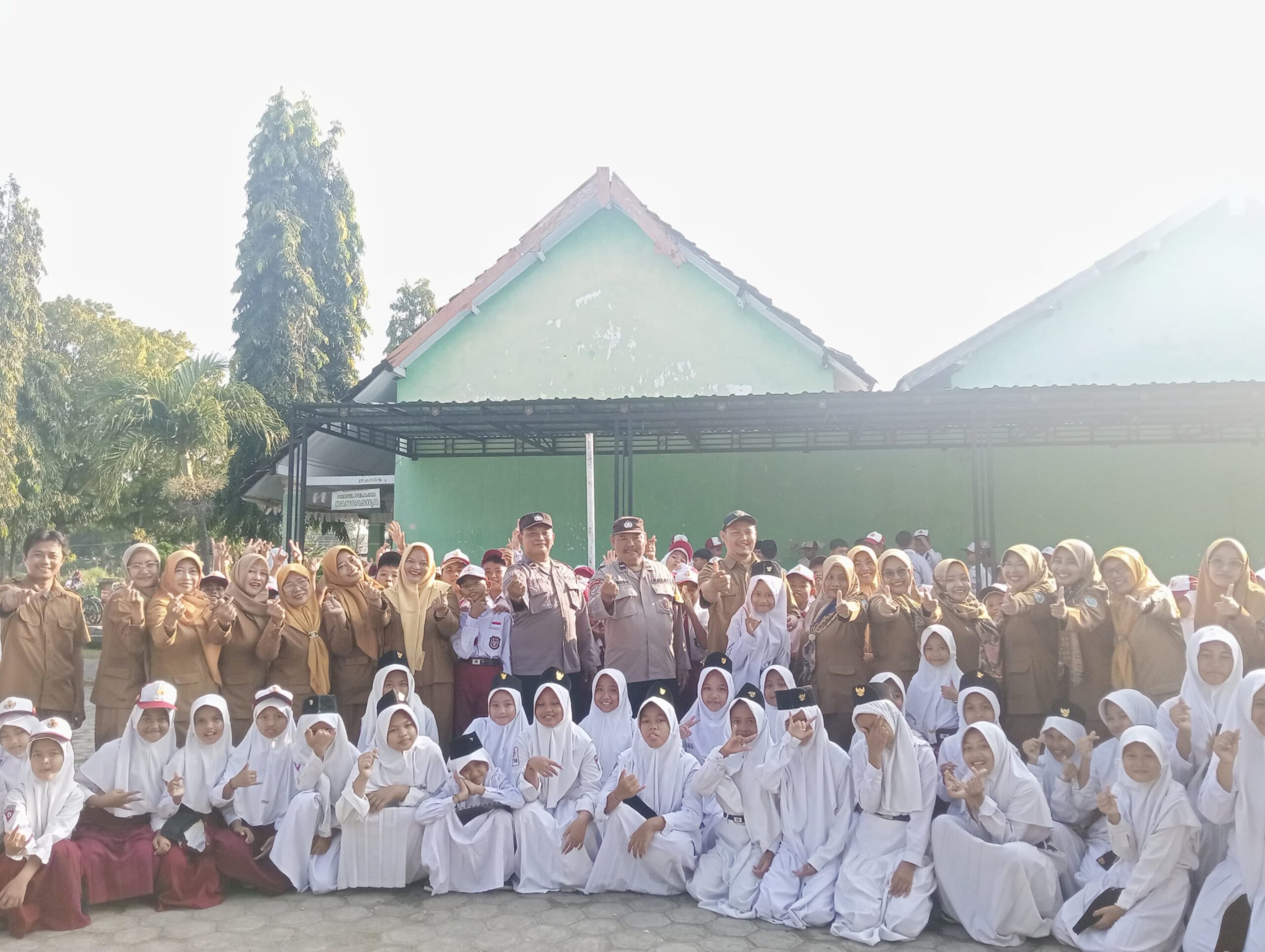 Unit Binmas Polsek Warujayeng Gelar Patroli ke SDN 1 Sumberkepuh, Ingatkan Siswa Hindari Bullying