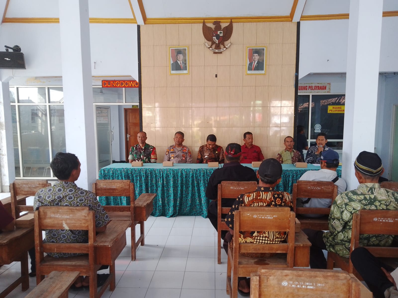 Kapolsek Nganjuk Kota Bersama Forkopimcam Hadiri Penutupan Program PTSL di Desa Kedungdowo
