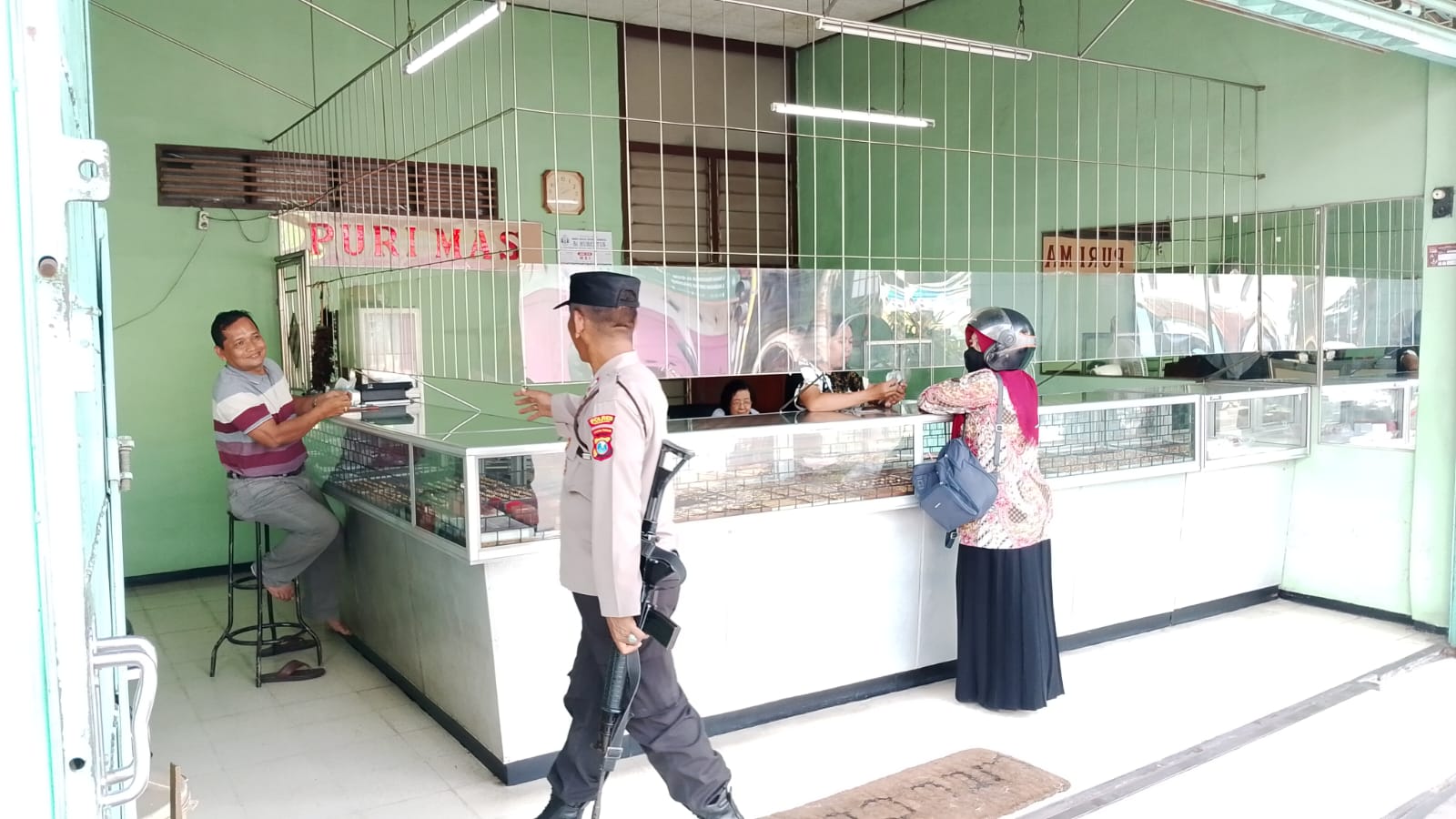 Polsek Kertosono Gelar Patroli Kewilayahan untuk Cegah Tindak Kejahatan di Toko Perhiasan