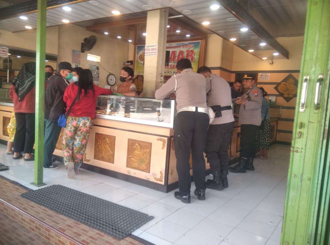 Antisipasi Tindak Kejahatan Personil Polsek Kertosono Patroli Toko Emas