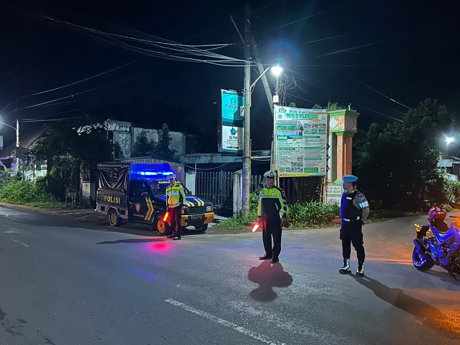 Jaga Kondusifitas, Polsek Warujayeng Tingkatkan Patroli Blue Light Saat Malam Minggu