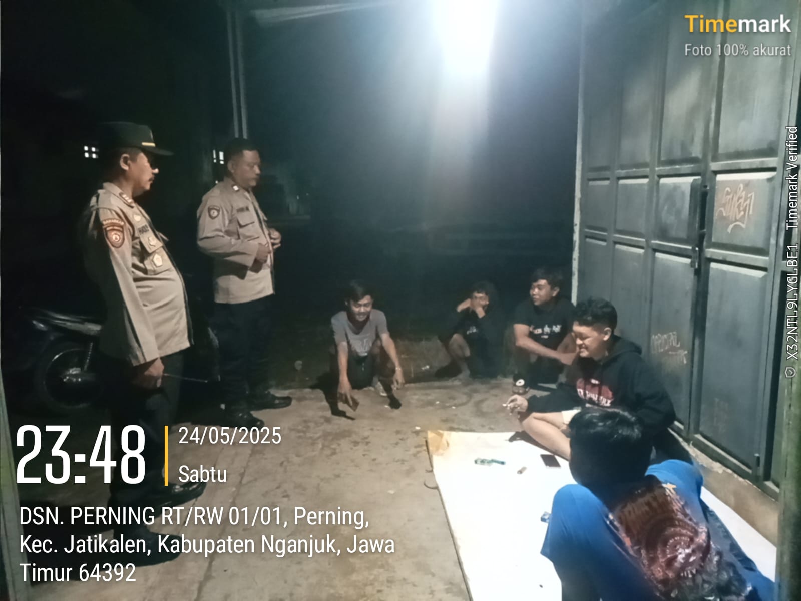 Brikan Rasa Aman, Kapolsek Jatikalen Pimpin Gelar Patroli Di Malam Hari
