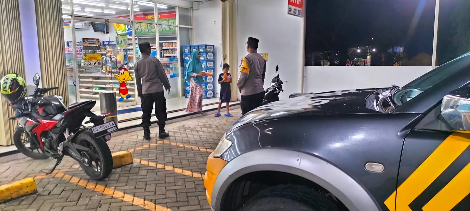 Patroli Indomaret Personil Polsek Jatikalen Berikan Himbauan Dan Pesan Kamtibmas di Libur panjang ini