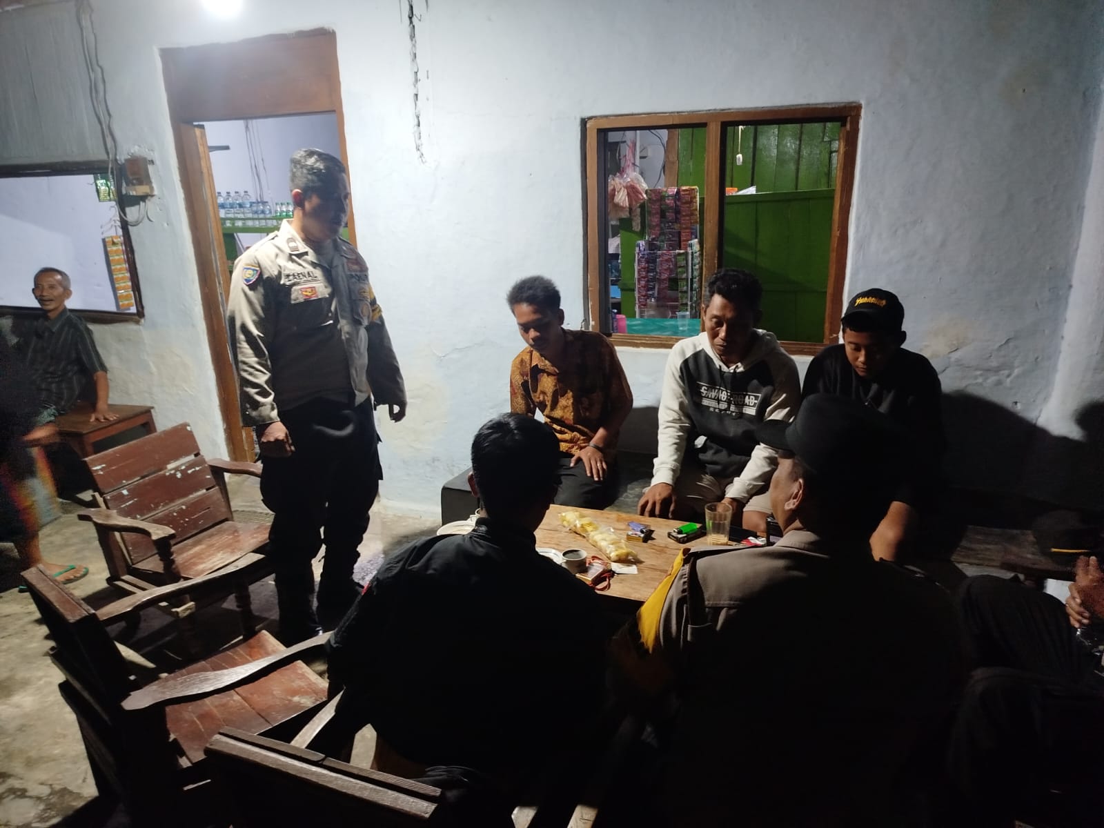 Jaga Kamtibmas di Malam Hari, Personel polsek Jatikalen Patroli Dialogis dengan warga masyarakat