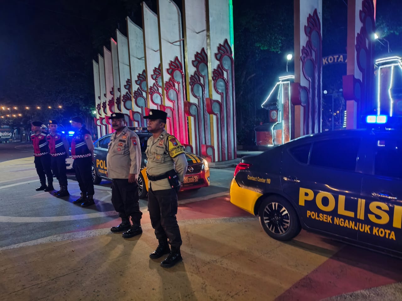 Cegah Gangguan Kamtibmas, Polsek Nganjuk Kota dan Personel Gabungan Gelar Patroli Blue Light dan S.R.E.G di Malam Hari