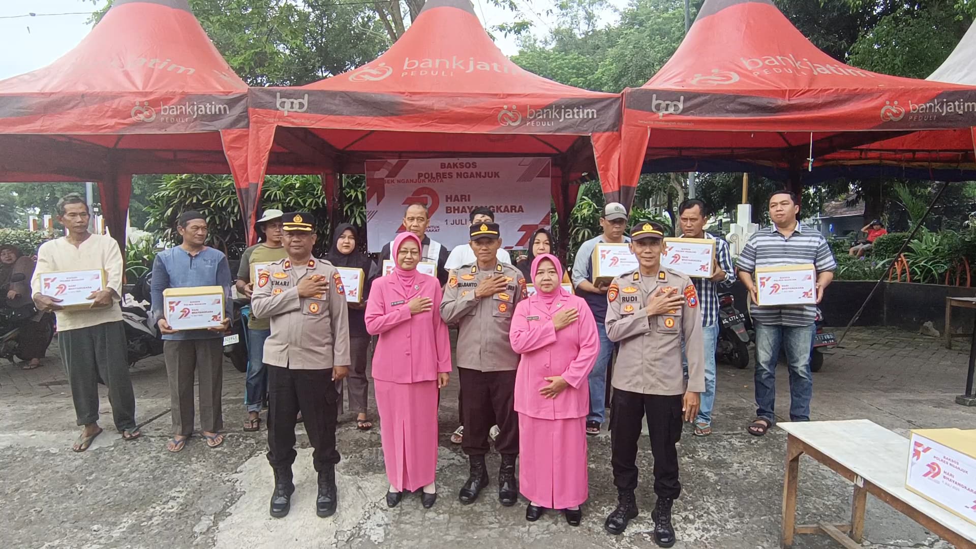 Polsek Nganjuk Kota Gelar Bakti Sosial Sambut Hari Bhayangkara ke-79