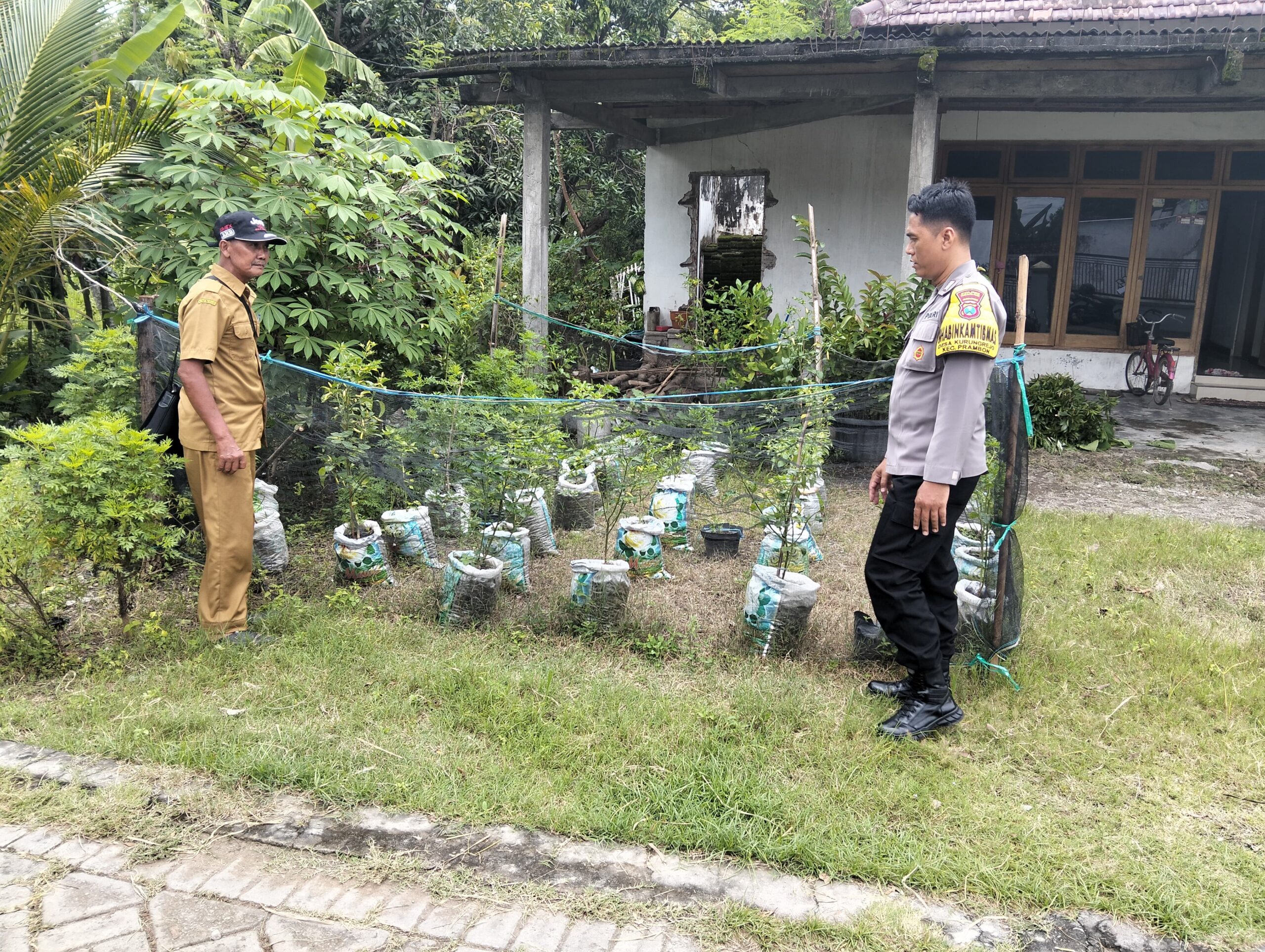 Wujudkan Ketahanan Pangan, Polsek Prambon Dukung Pemanfaatan Lahan Perkarangan